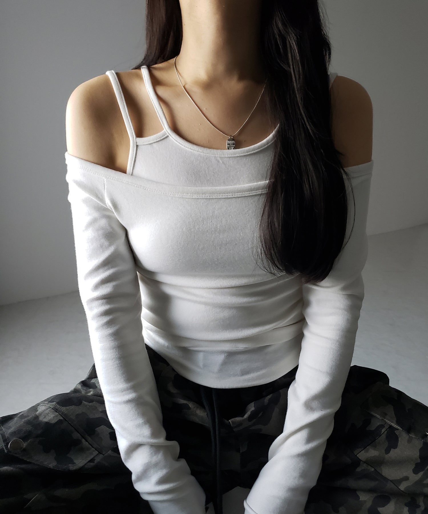 【 ２color 】レイヤードダブルストラップオフショルトップス ／ layerd double strap off shoulder tops