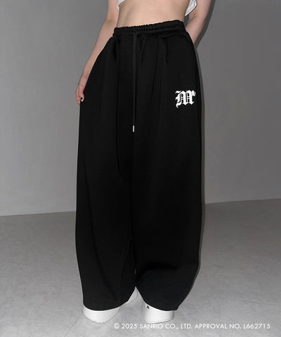 【 HELLO KITTY × me+em select 】ハローキティM LOGO ワイドスウェットパンツ ／ Hello Kitty M Logo wide sweatpants 【 セットアップ着用可能 】