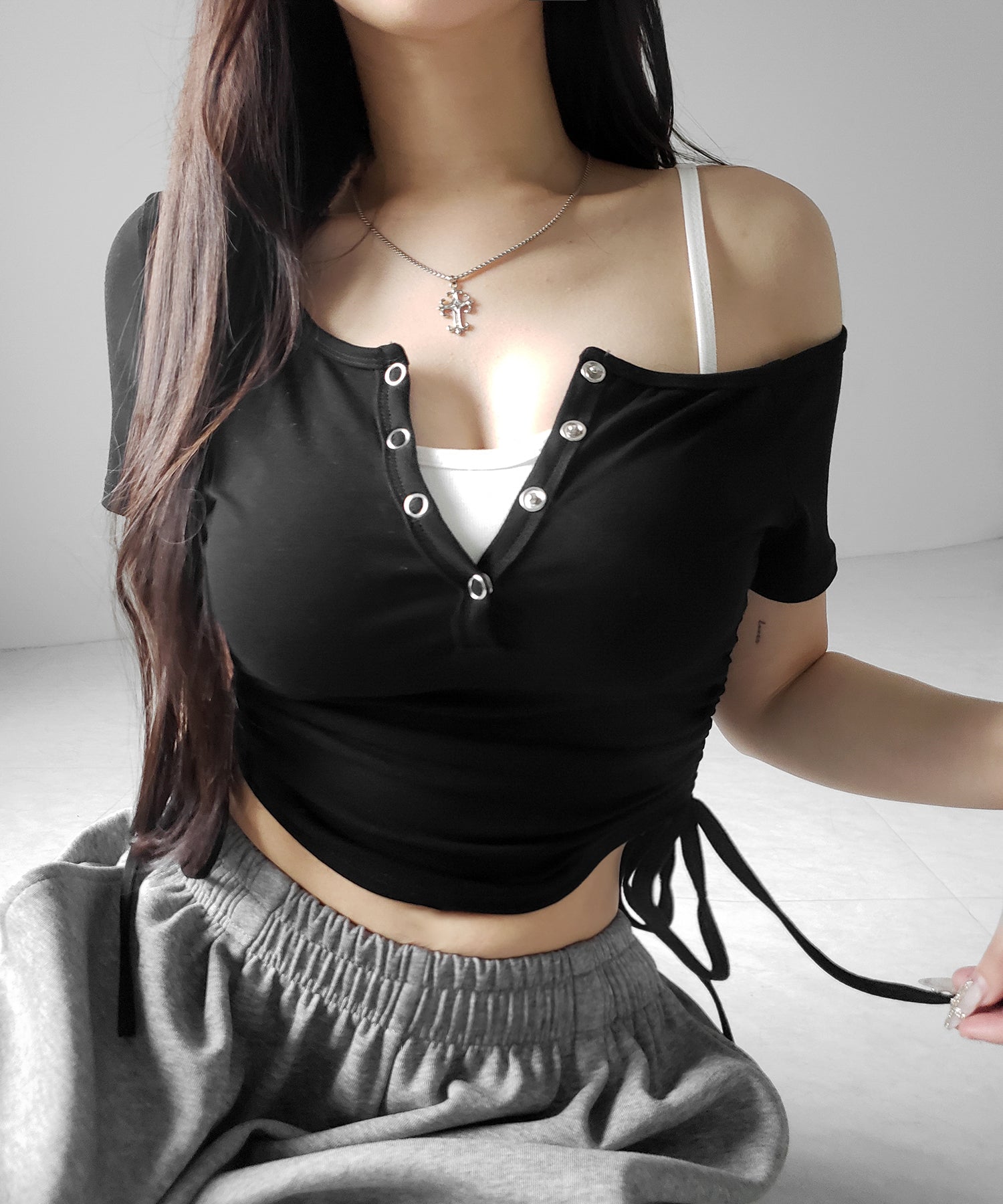 【 ２点セット 】ヘンリーネックサイドリボン半袖ぴちＴシャツ ／ Henley neck side ribbon short-sleeve pichi T-shirt