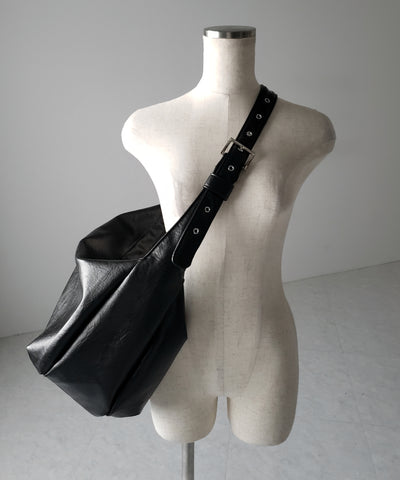 【 ２WAY ／ A4収納可 】ハトメデザインベルテッドワンハンドルショルダーバッグ ／ Eyelet design belted onehandle shoulder bag