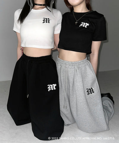 【 HELLO KITTY × me+em select 】ハローキティ M LOGO ショートTシャツ ／ Hello Kitty M LOGO Short T-shirt 【 セットアップ着用可能 】
