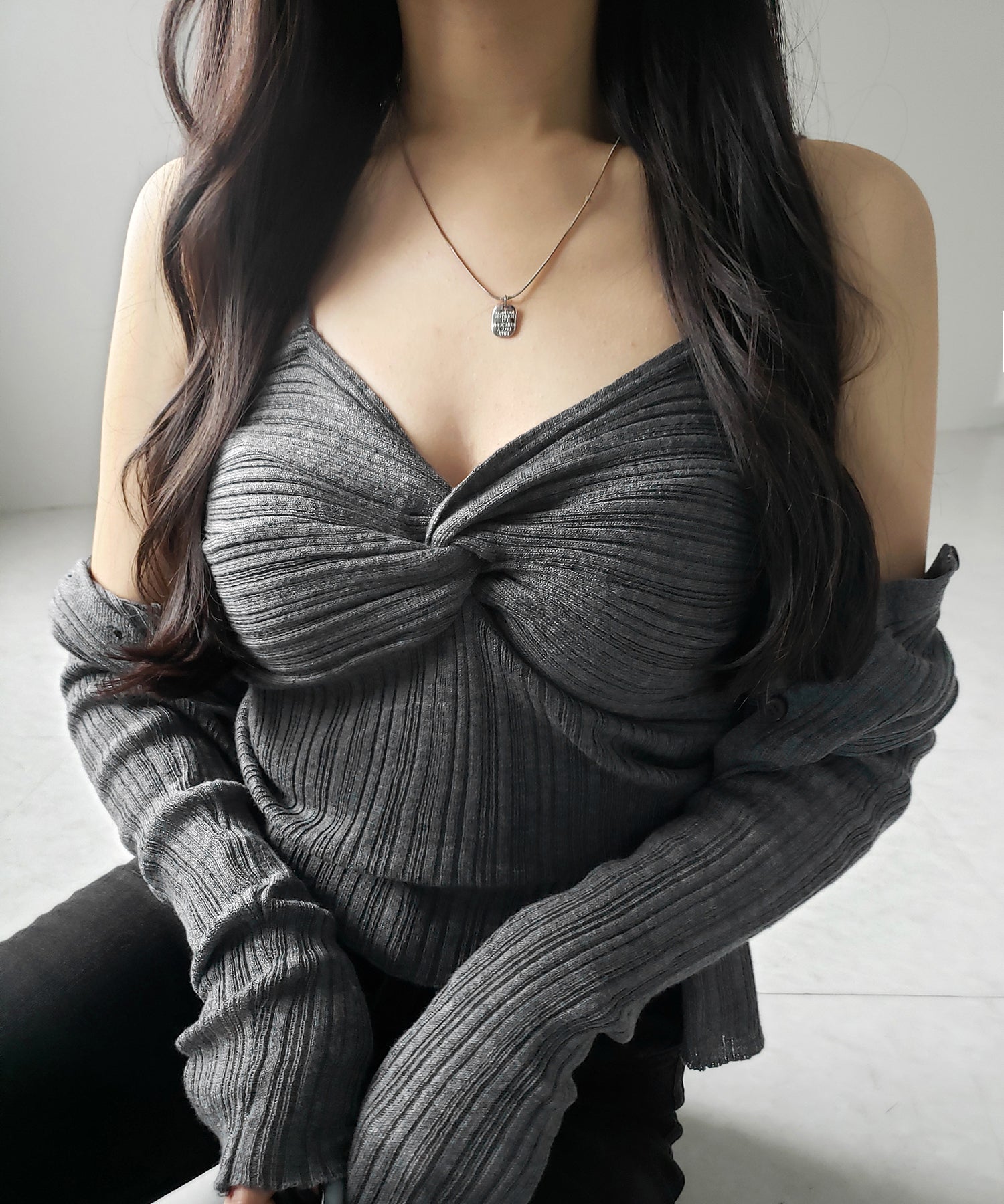 【 2点セット 】ツイストリブニットキャミソール ＋シアーリブショートカーディガン SET ／ twisted rib knit camisole + sheer rib short cardigan SET