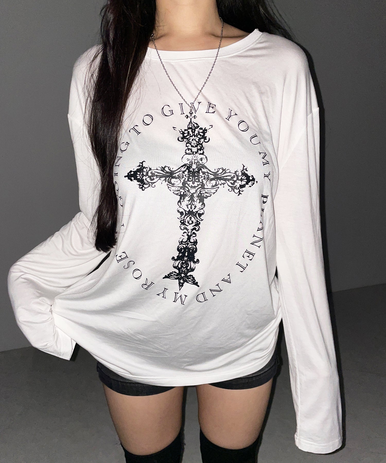 【 ワンショルにできる２ｗａｙ 】クロスロゴプリントワンショルルーズシアーＴシャツ ／ 2WAY cross logo print one shoulder loose sheer T-shirt