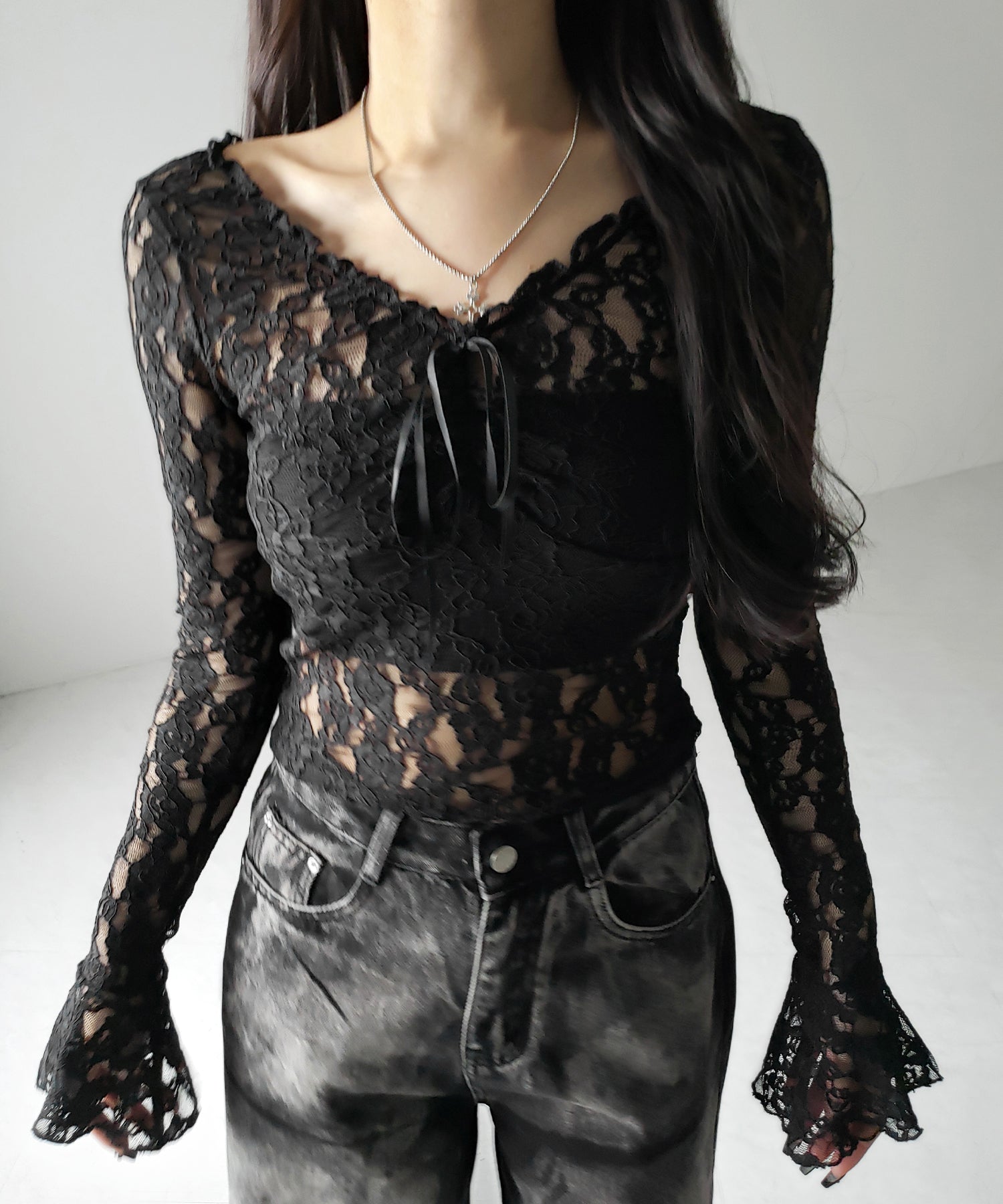 【 ２color ／２WAY 】フロントリボンオフショルスリムレーストップス ／ front ribbon off-shoulder slim lace tops