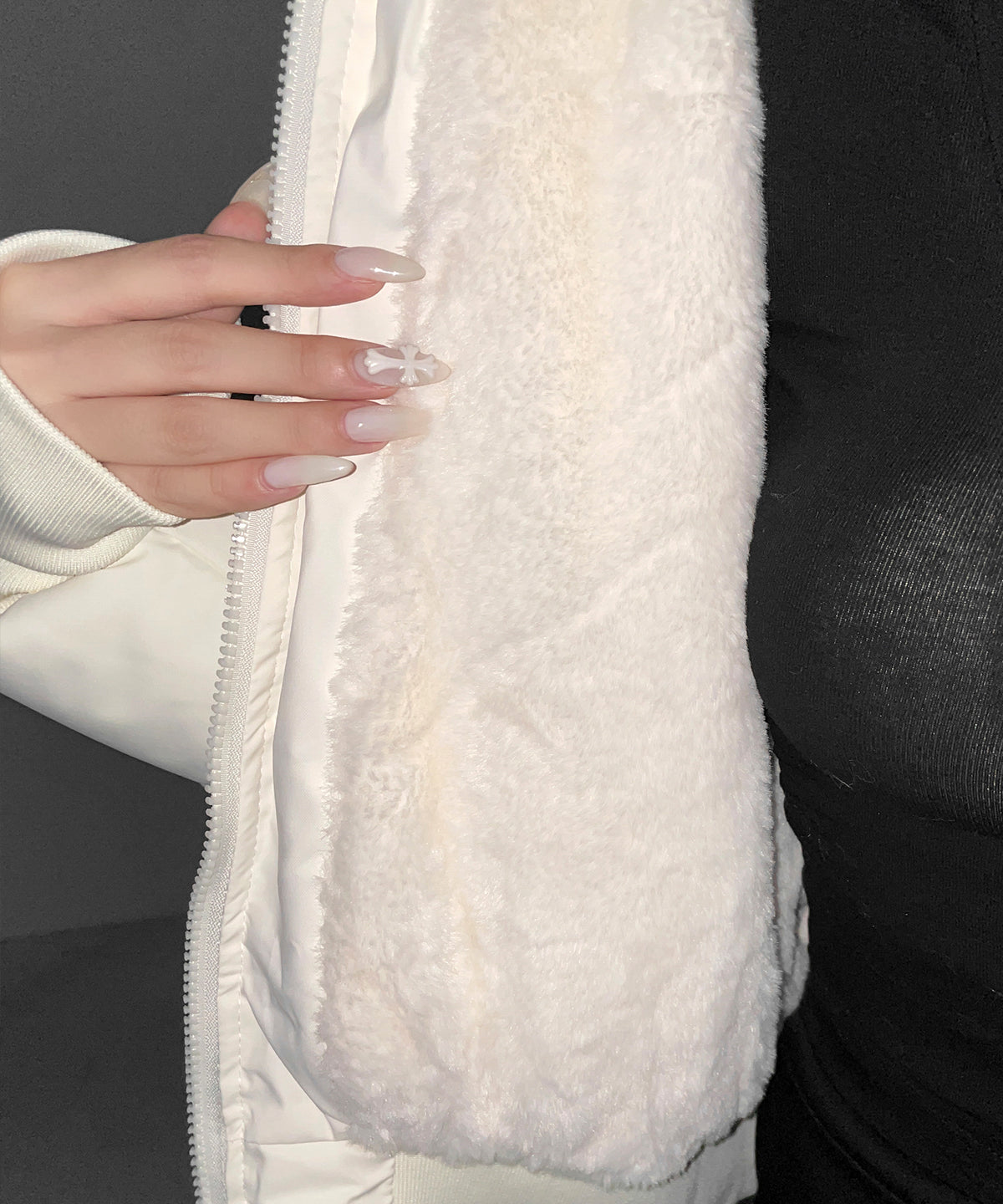 フェイクファーフード中綿ショートジャケット ／ fake fur hoodie fake down short jacket