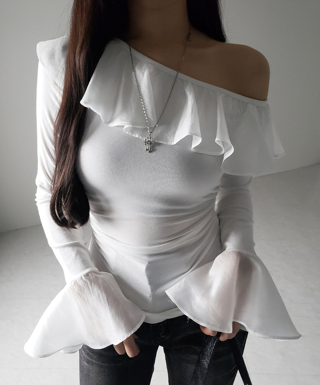 【 ２color 】ワンショルボリュームフリルカットソートップス ／ one shoulder volume frill cutsew tops