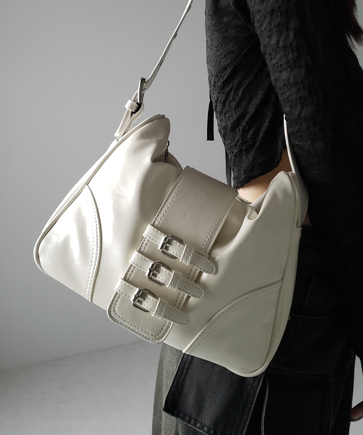 【 ３color 】ベルテッドフェイクレザーショルダーバッグ ／ belted fake leather shoulder bag