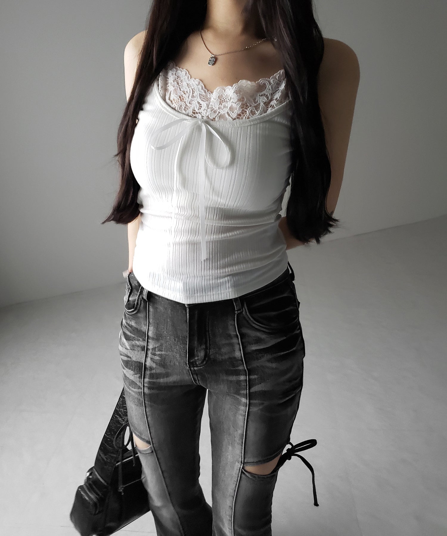 【 ３color ／ カップ付き 】フロントリボンレースドッキングキャミソール ／front ribbon lace docking camisole