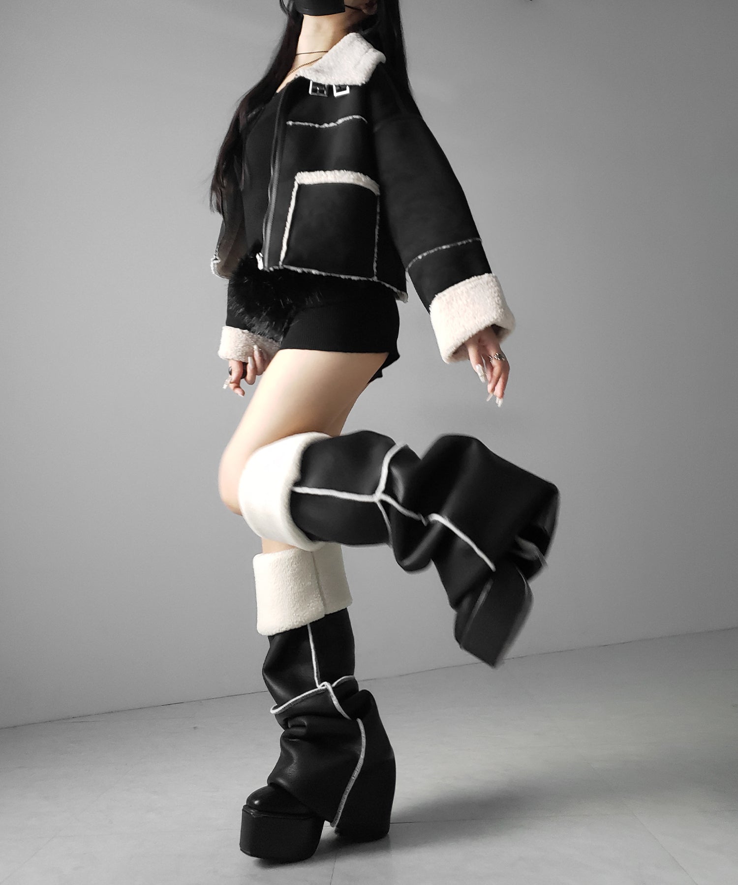 【 ニーハイにもなる２WAY 】ムートンフェイクレザールーズレッグカバー ／ mouton fake leather loose leg cover