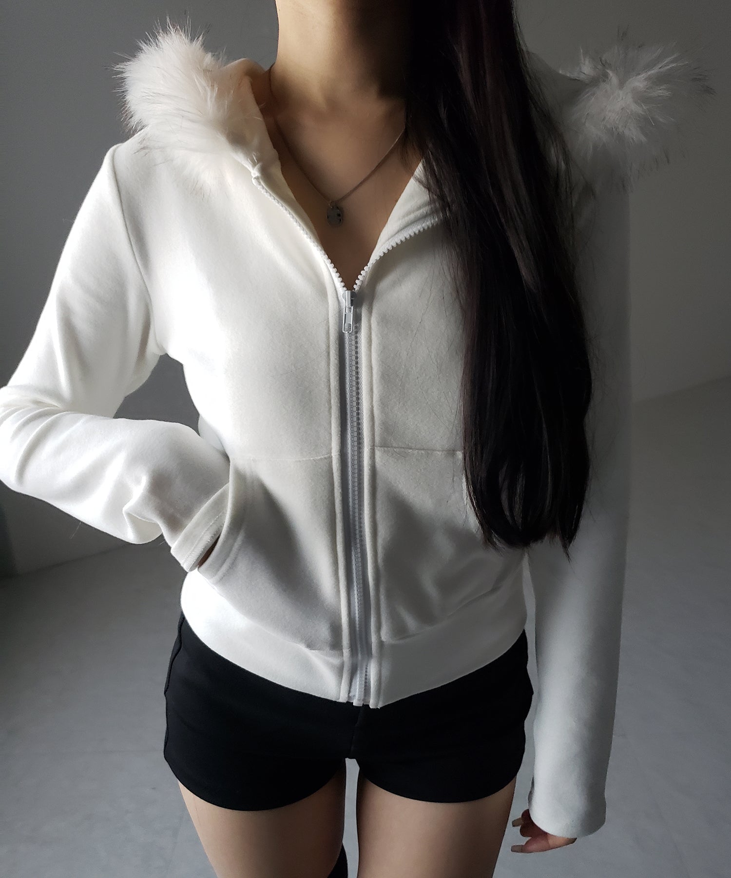 フェイクファーフーディジップアップパーカー ／ fake fur hooded zipup hoodie