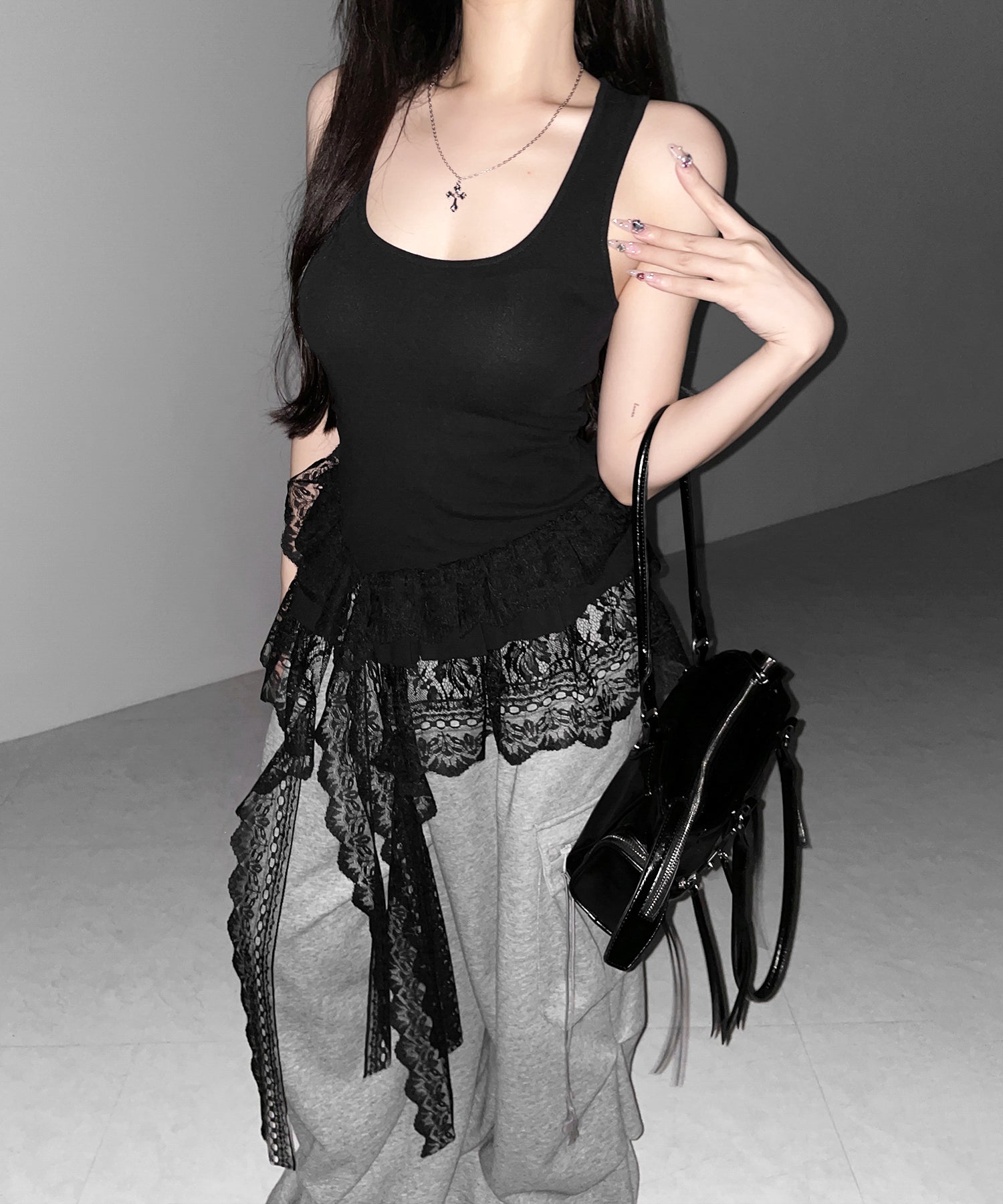 レースフリルアシンメトリータンクトップ ／lace frill asymmetry tank top
