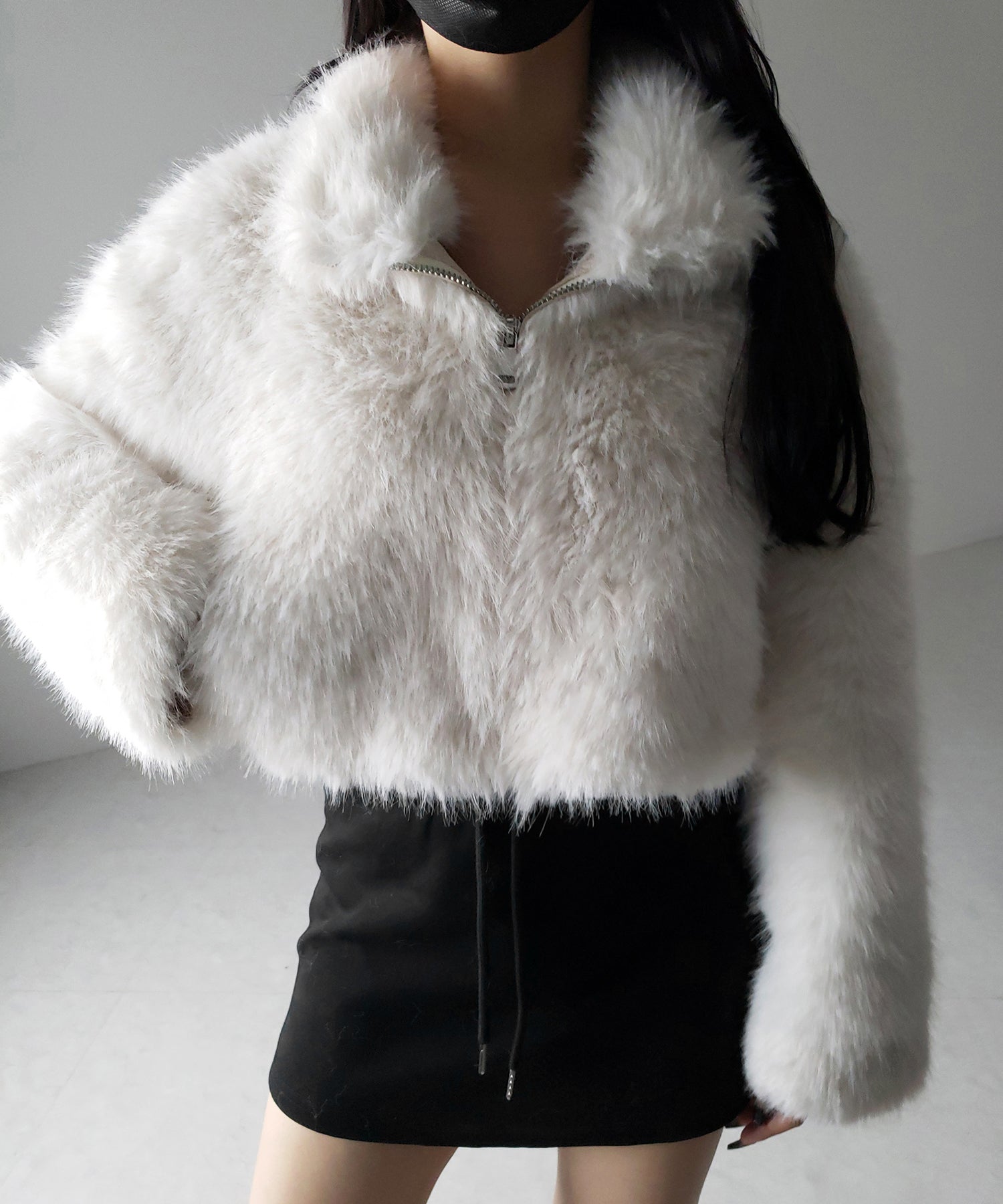 ジップアップスタンドカラーショートフェイクファーコート ／ zip up stand-collar short fake fur coat
