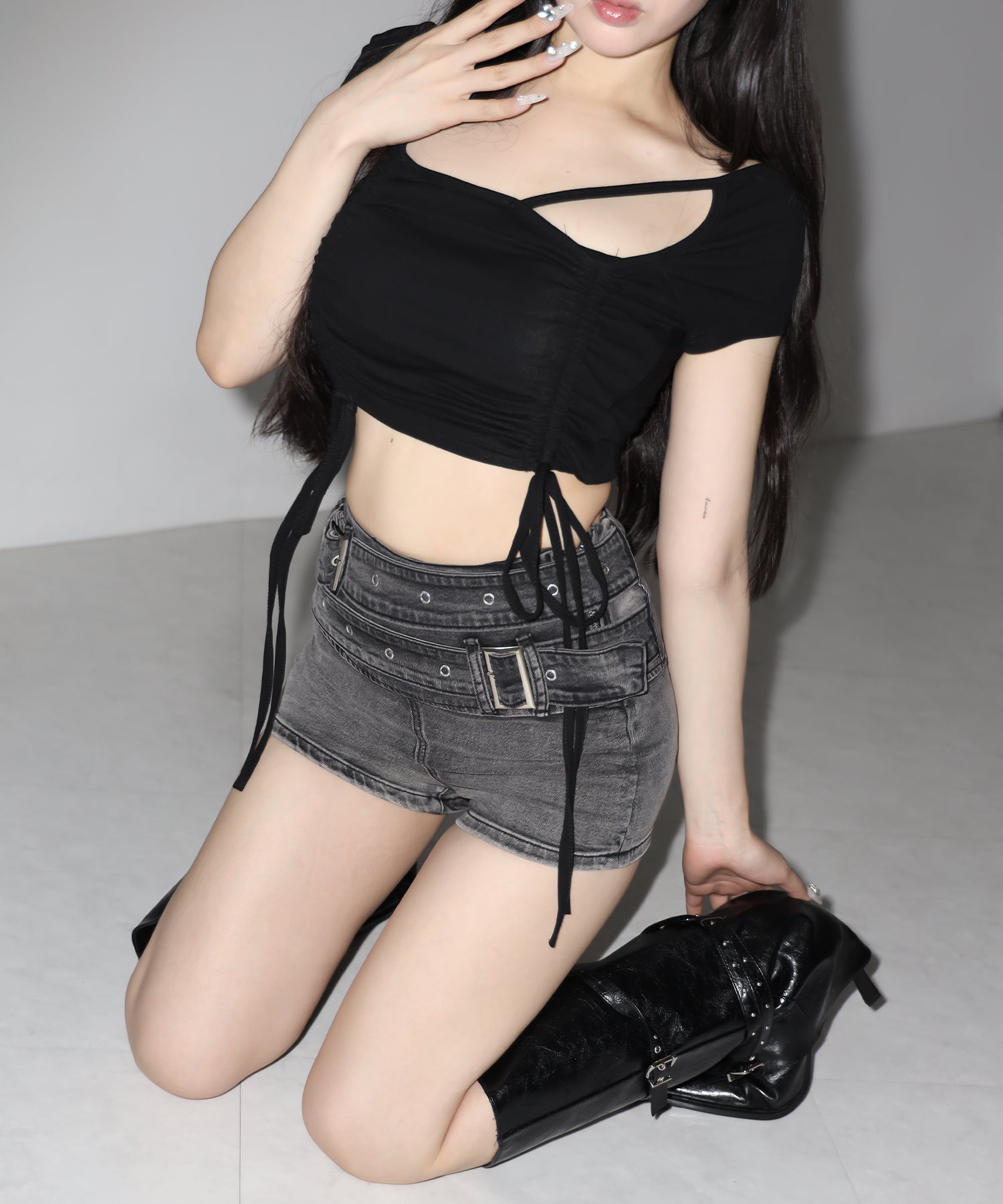ダブルベルテッドマイクロミニデニムショートパンツ ／ double belted micro mini denim short pants