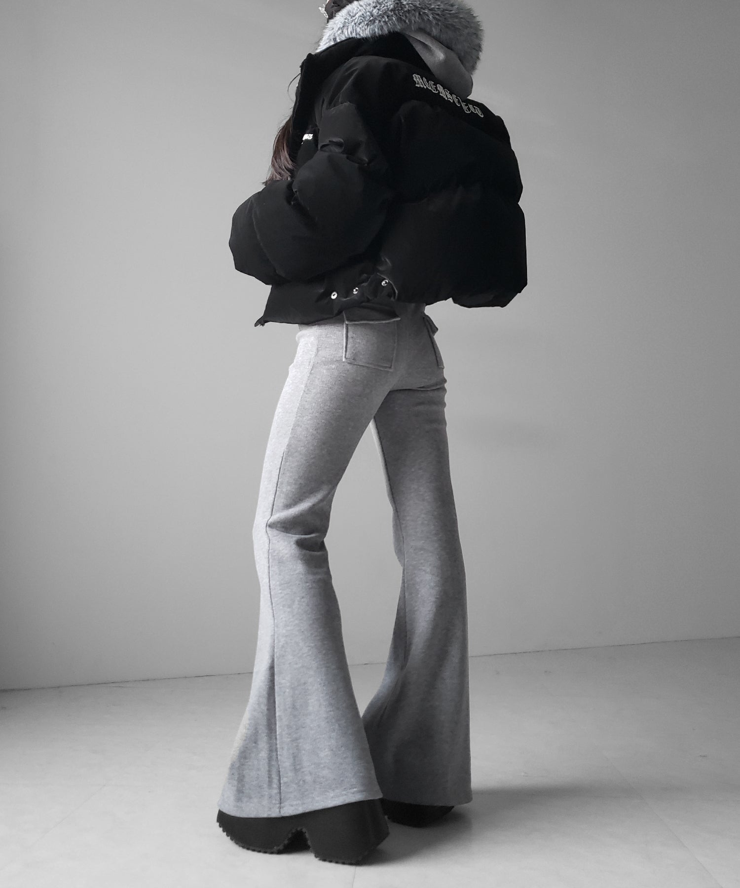 【 セットアップ 】ファーフードショートパーカー＆スウェットフレアパンツ ／ Fur short hoodie ＆ sweat flare pants SETUP