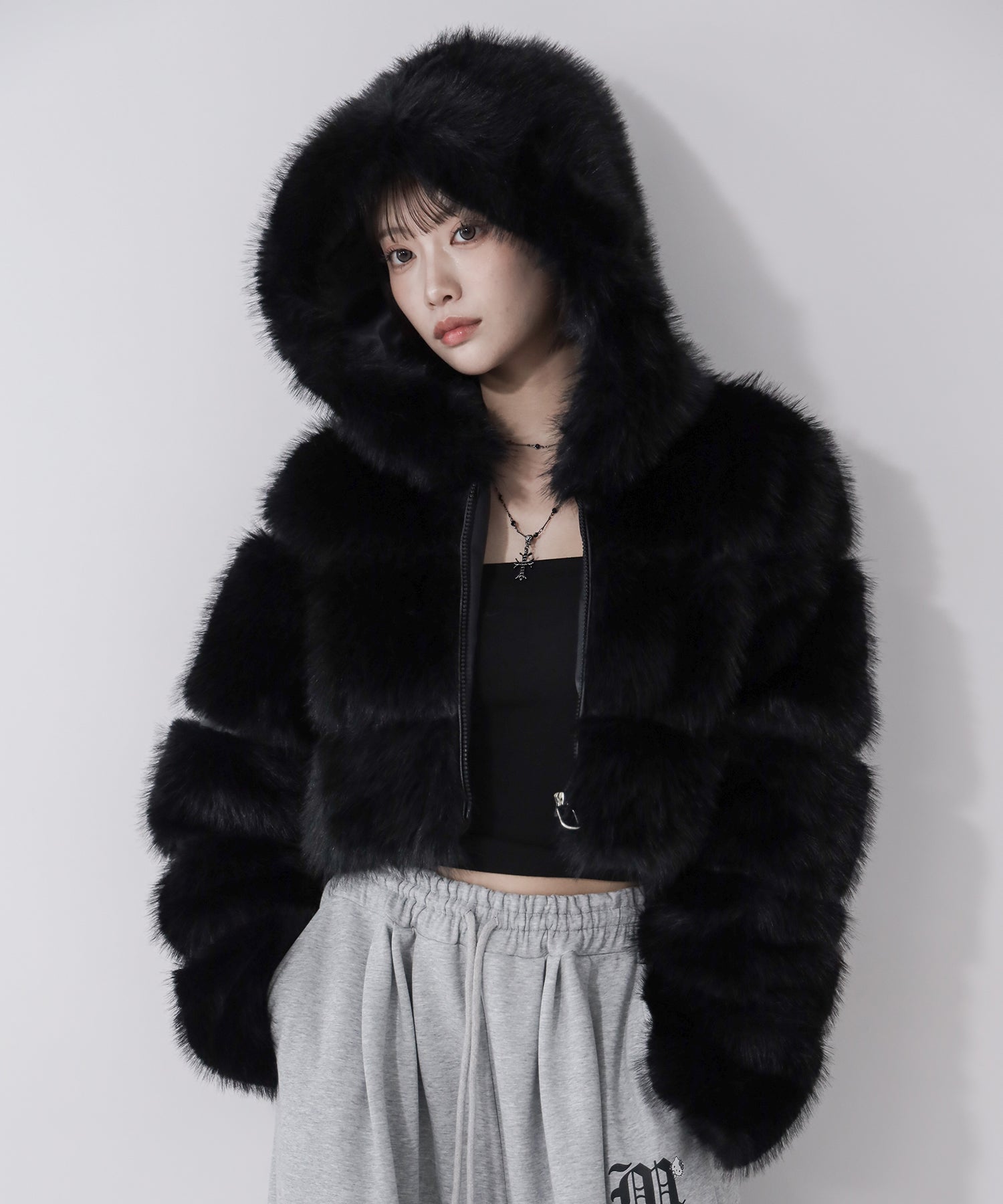 フェイクファーフーディショートコート ／ fake fur hoodie short coat