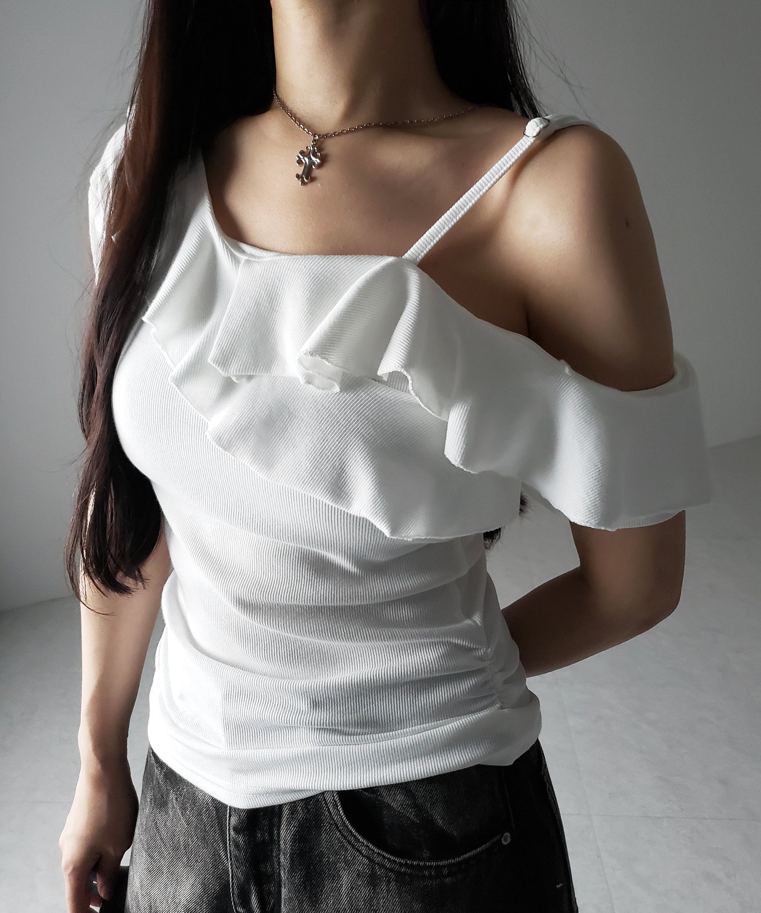 【 ３color 】ワンショルストラップフリルリブTシャツ ／ one shoulder strap frill ribbed T-shirt