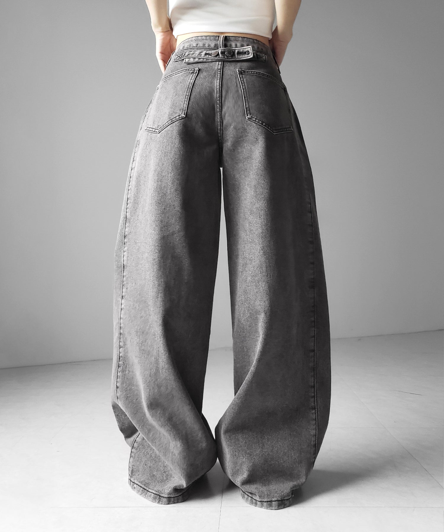 ヴィンテージライクウォッシュカーブワイドデニム ／ vintage like wash curve wide denim