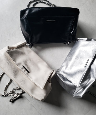 【 ３color 】チェーンフェイクレザーフラップショルダーバッグ ／ chain fake leather flap shoulder bag