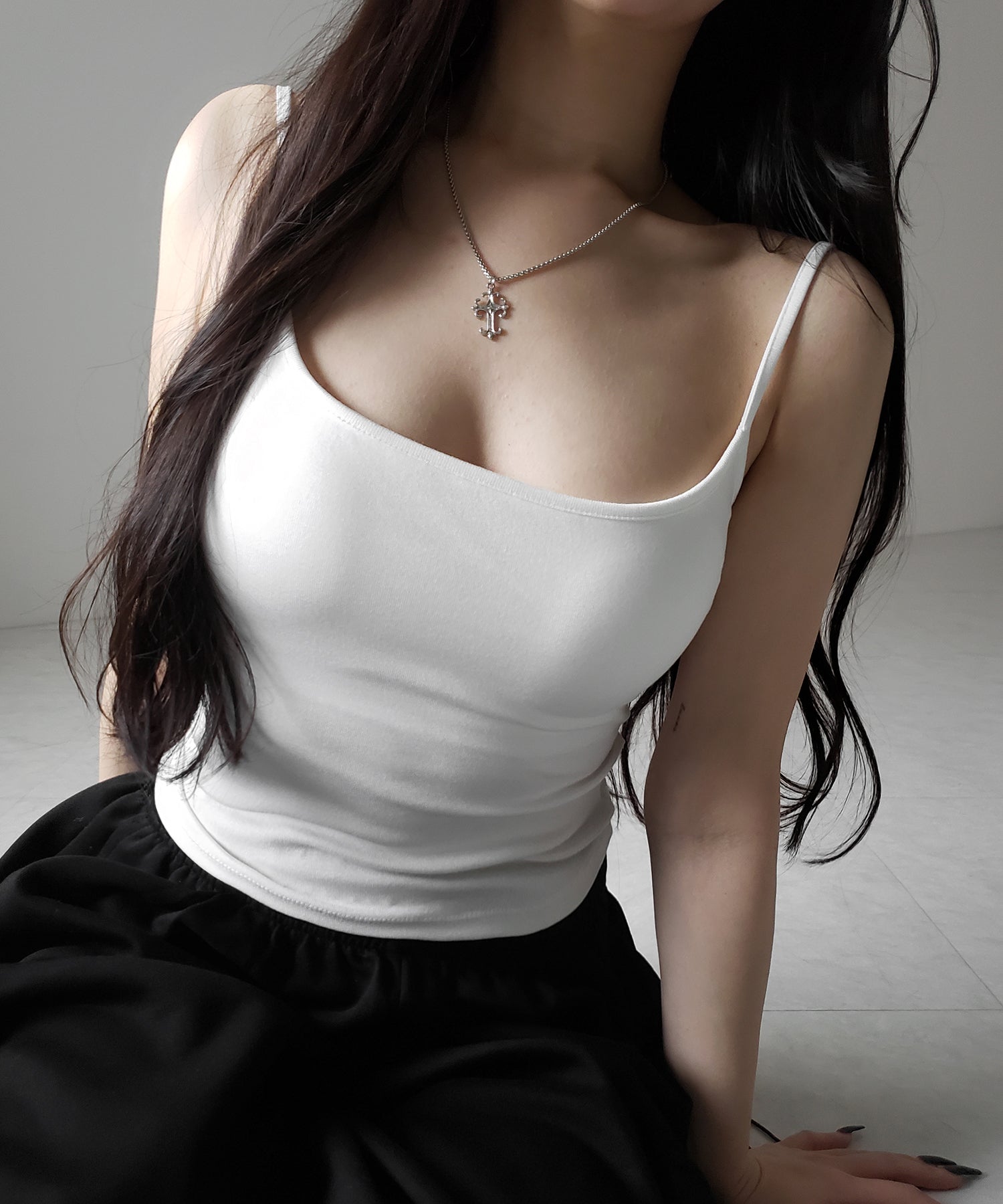 【 カップ付き 】スクエアネックストラップスリムキャミソール ／ square neck strap slim camisole