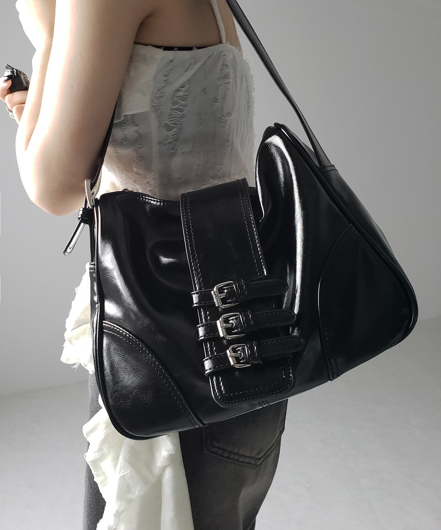 【 ３color 】ベルテッドフェイクレザーショルダーバッグ ／ belted fake leather shoulder bag