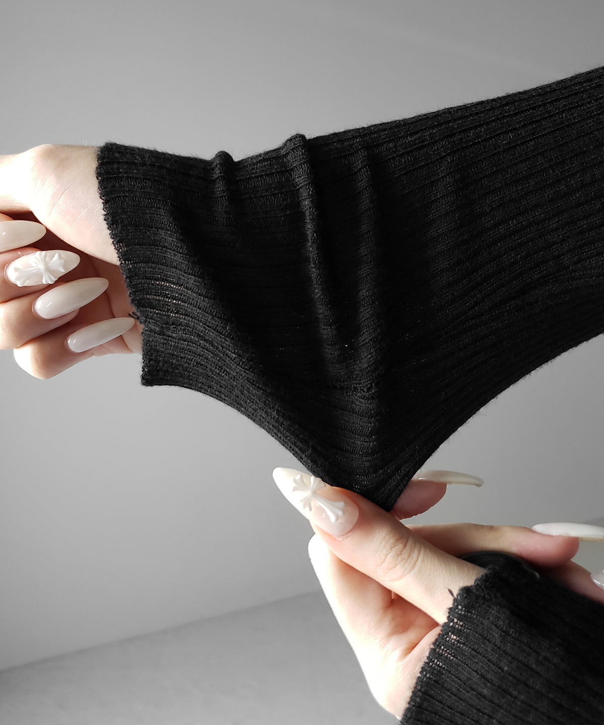 ワンポイント刺繍ポロカラースリムシアーリブニット ／ One-point embroidery polo collar slim sheer rib knit