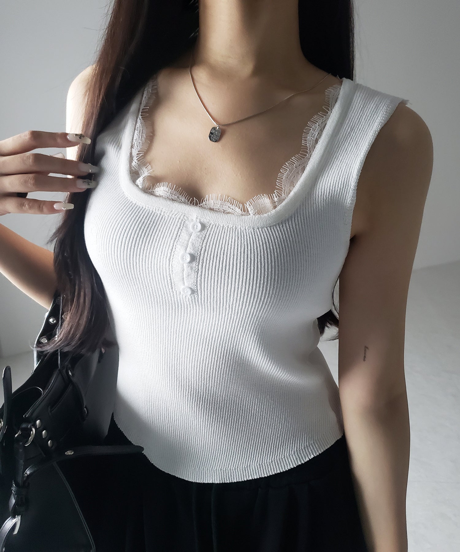 【 ２color 】スクエアネックレースニットタンクトップ ／square neck lace knit tank top