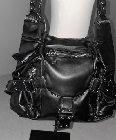 【 多ポケットで収納力抜群 】３連ベルテッド多ポケットフェイクレザーショルダーバッグ ／ Three belted multi pocket fake leather shoulder bag