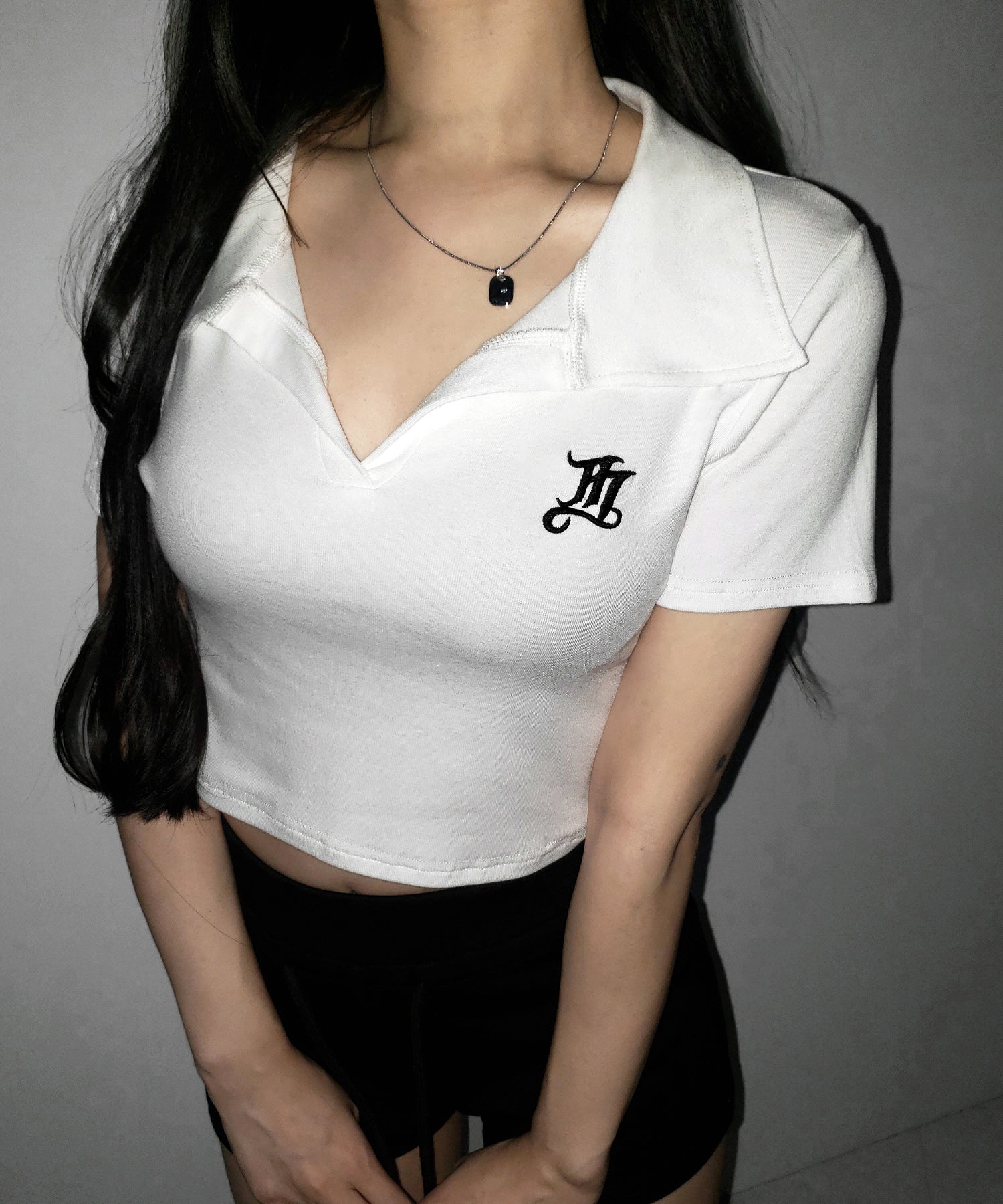 【 ２color 】M LOGO スキッパーショート半袖Tシャツ ／ M LOGO skipper neck short sleeve T-shirt