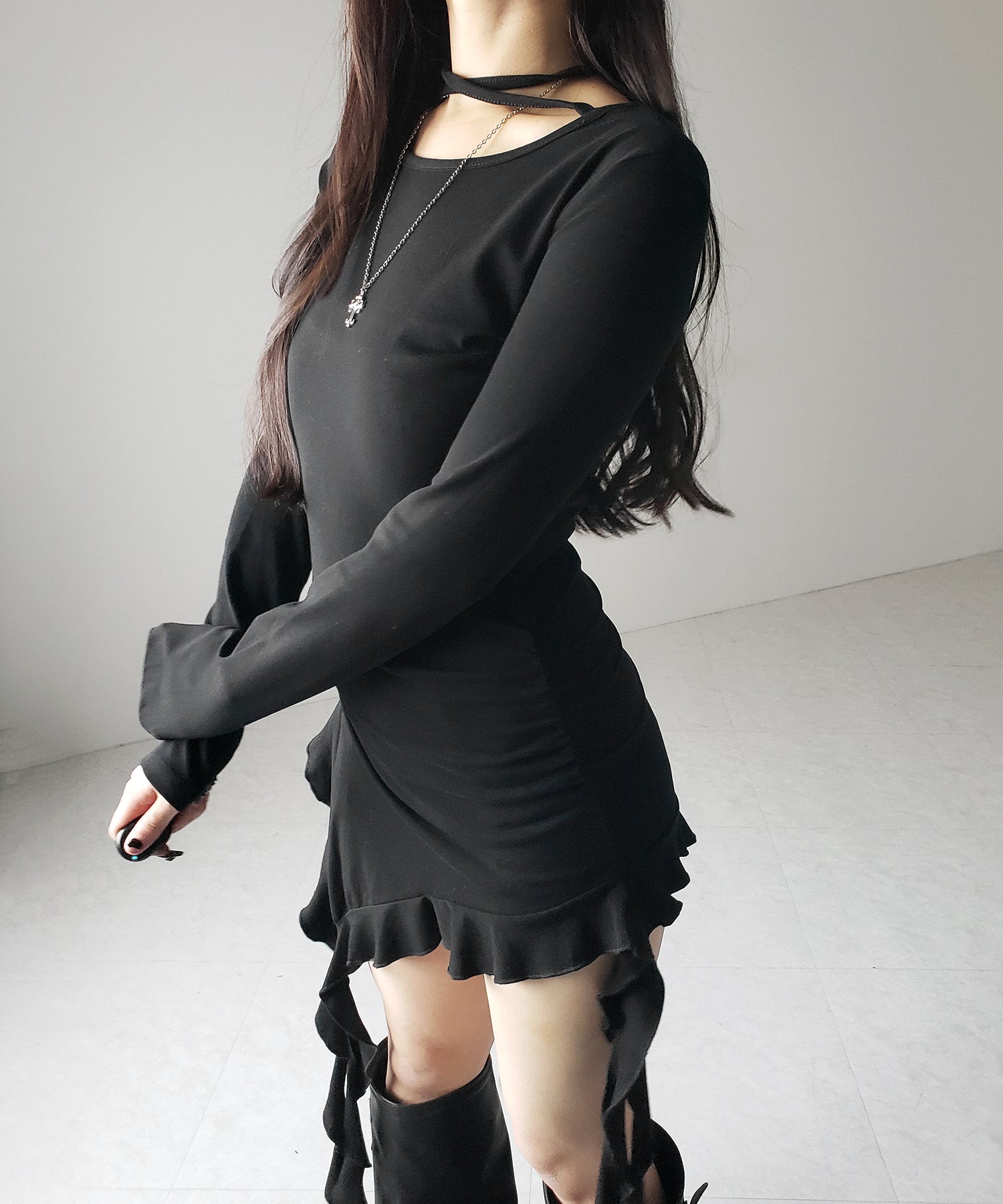 【 ３color 】クロスチョーカーアシンメトリーラッフルフリルトップス ／ cross choker asymmetry ruffle frill tops