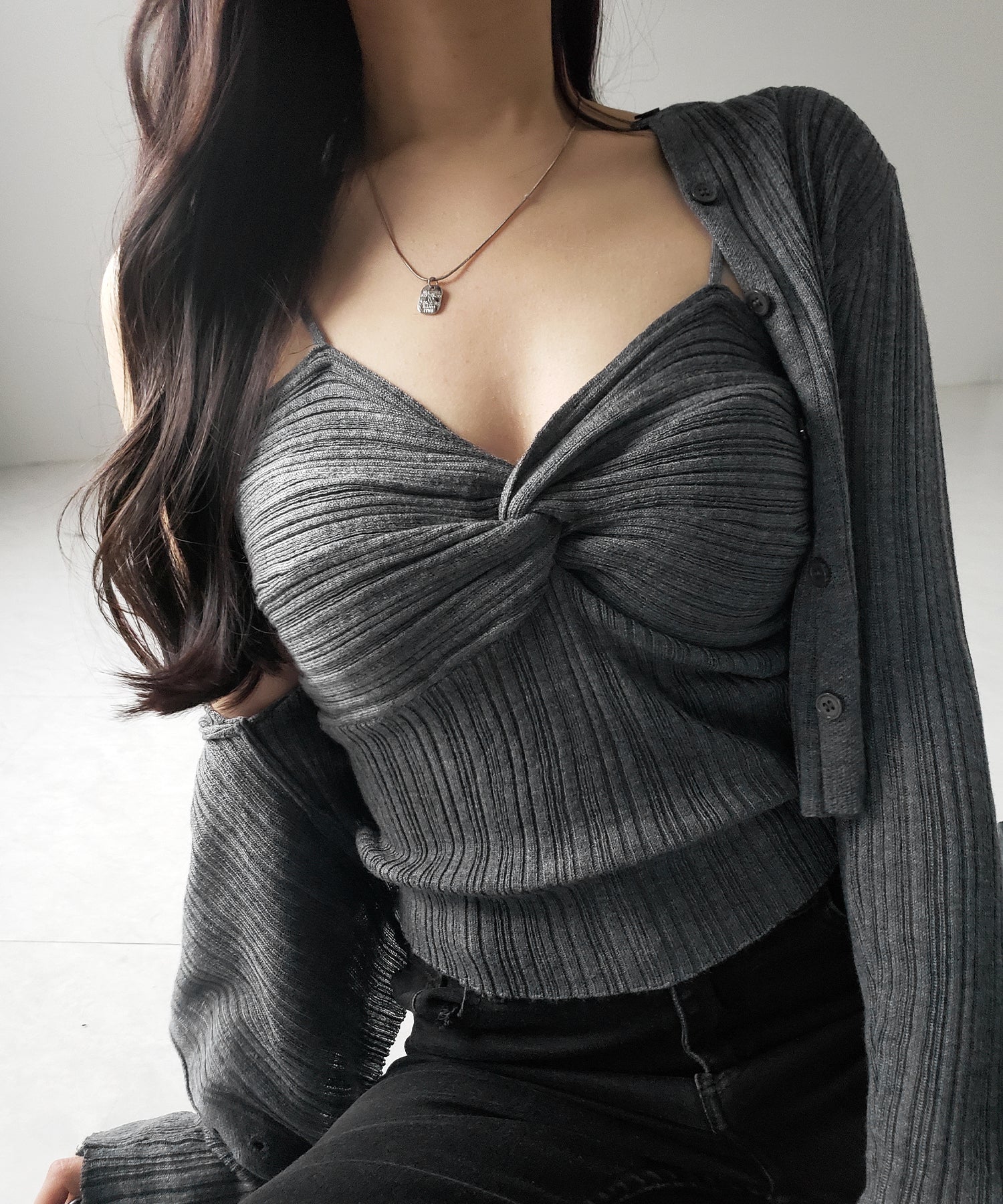 【 2点セット 】ツイストリブニットキャミソール ＋シアーリブショートカーディガン SET ／ twisted rib knit camisole + sheer rib short cardigan SET