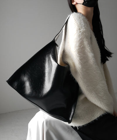 【 ２color 】ヴィンテージフェイクレザースクエアショルダーバッグ ／ vintage fake leather square shoulder bag