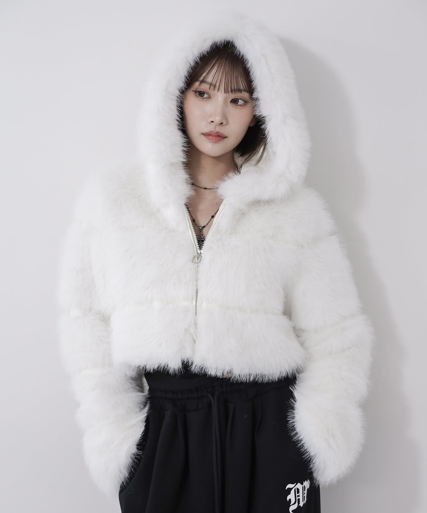 フェイクファーフーディショートコート ／ fake fur hoodie short coat
