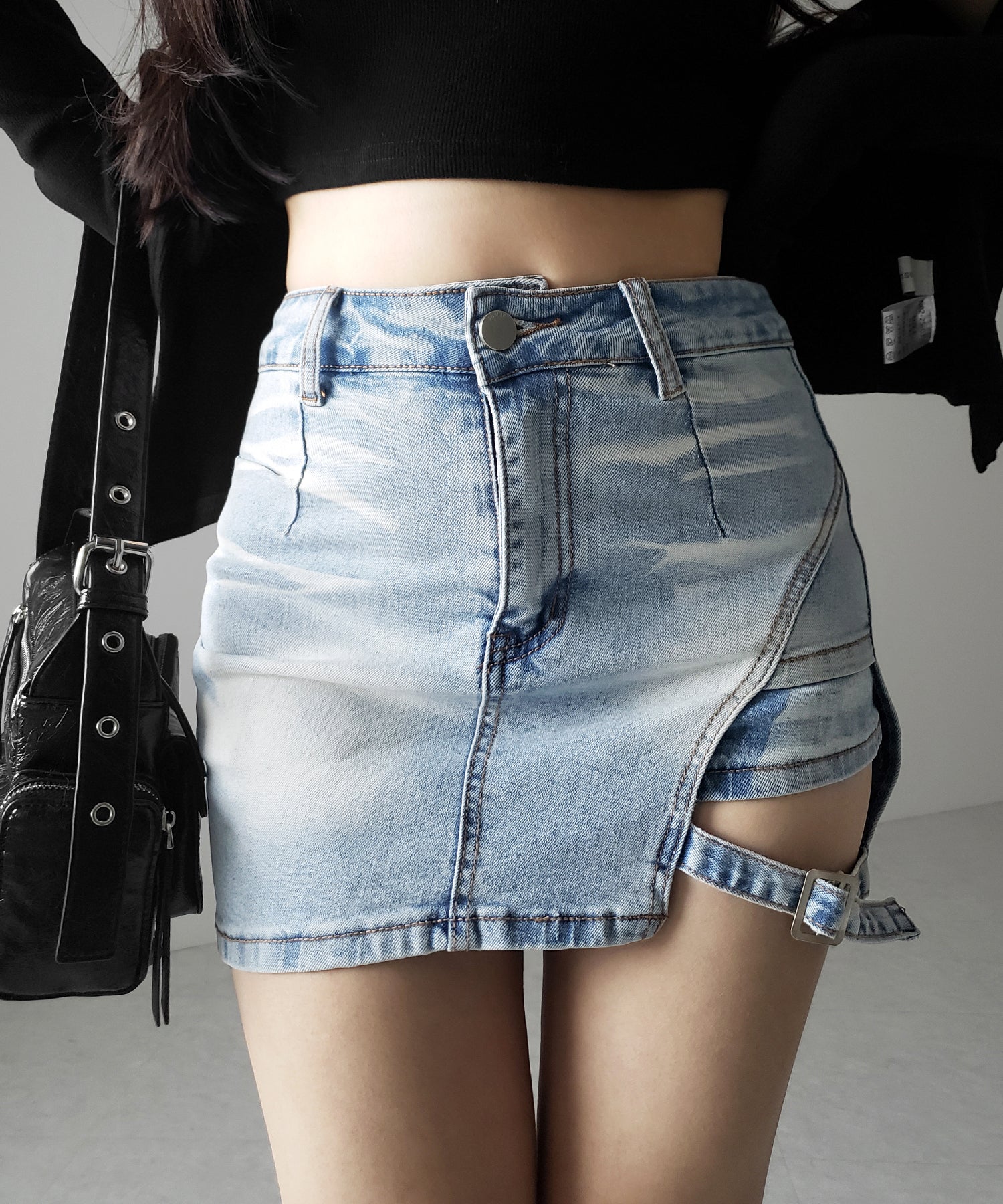 【 インパン裏地付 】カットアウトベルトストラップデニムミニスカパン ／ cutout belt strap denim mini skirt pants