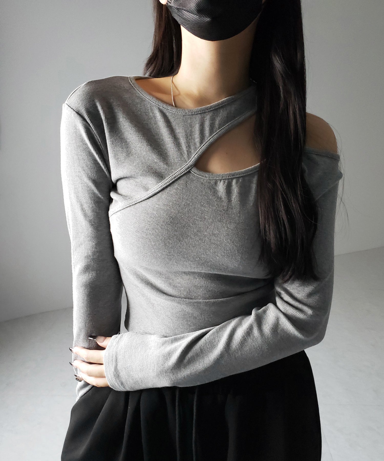 【 ３color 】ショルダーカットアウトストラップリブトップス ／ shoulder cutout strap lib tops