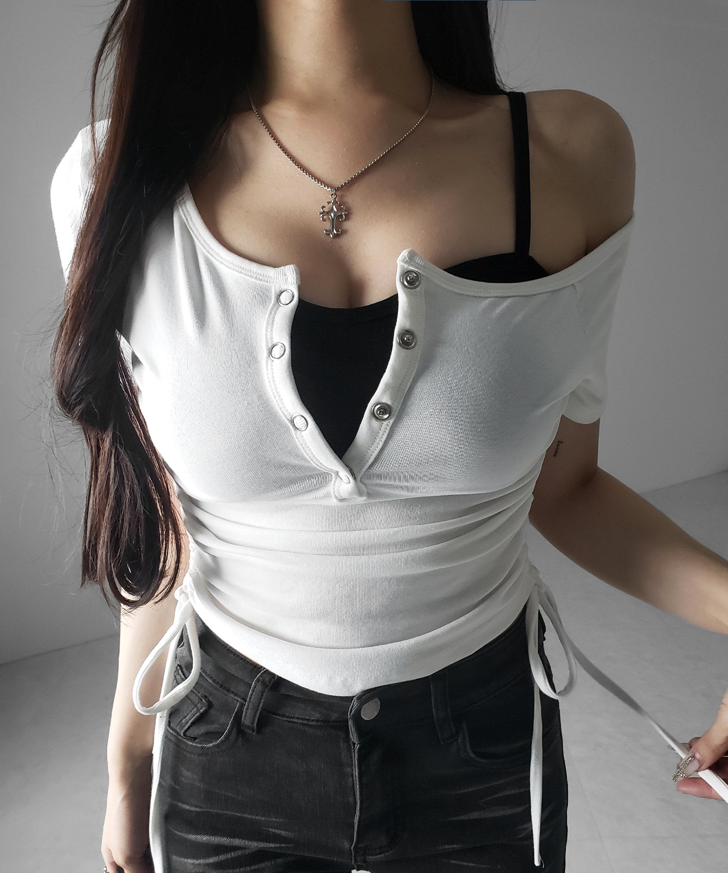 【 ２点セット 】ヘンリーネックサイドリボン半袖ぴちＴシャツ ／ Henley neck side ribbon short-sleeve pichi T-shirt