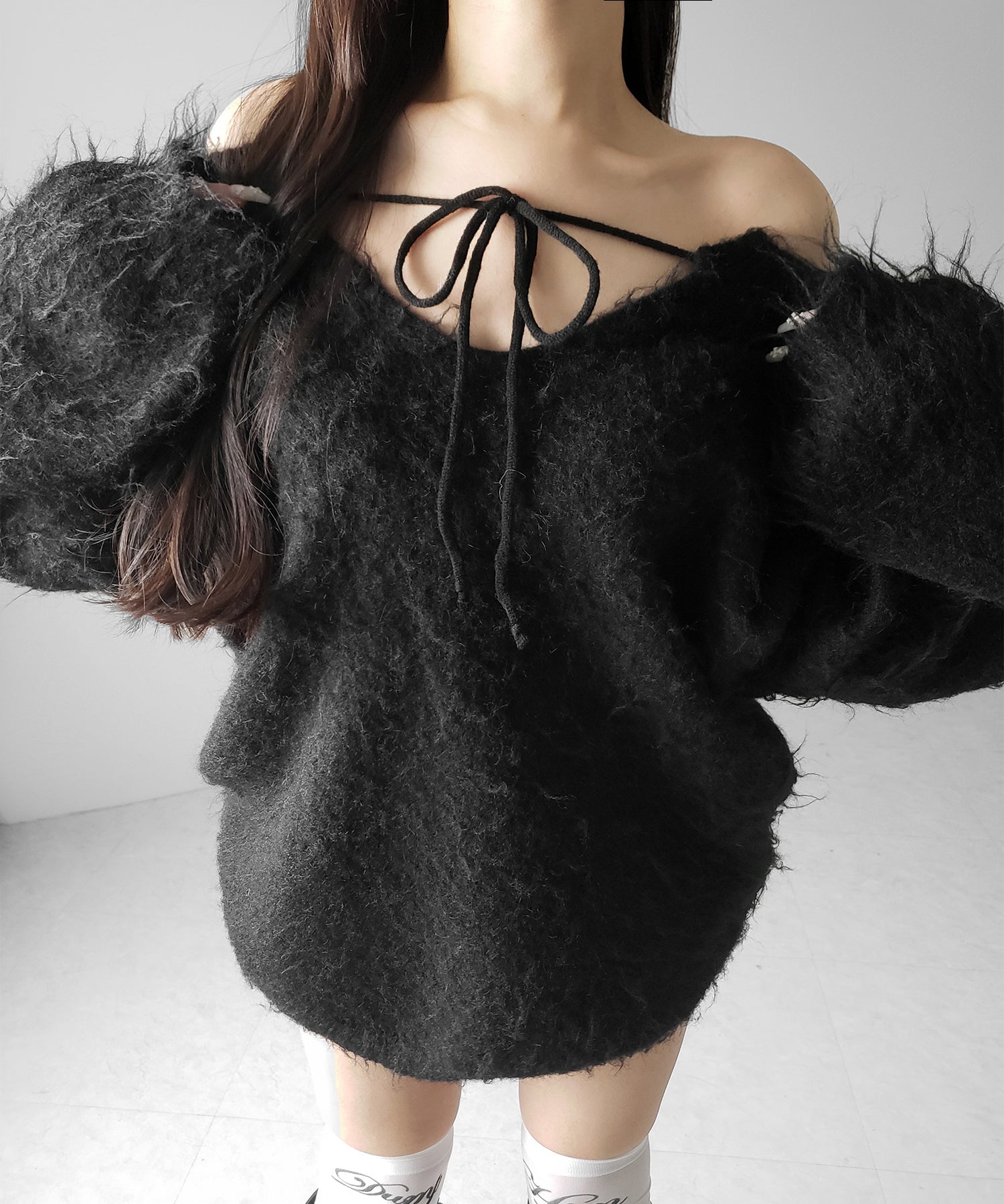 ストラップリボンオフショルオーバーシャギーニット ／ strap ribbon off shoulder over shaggy knit