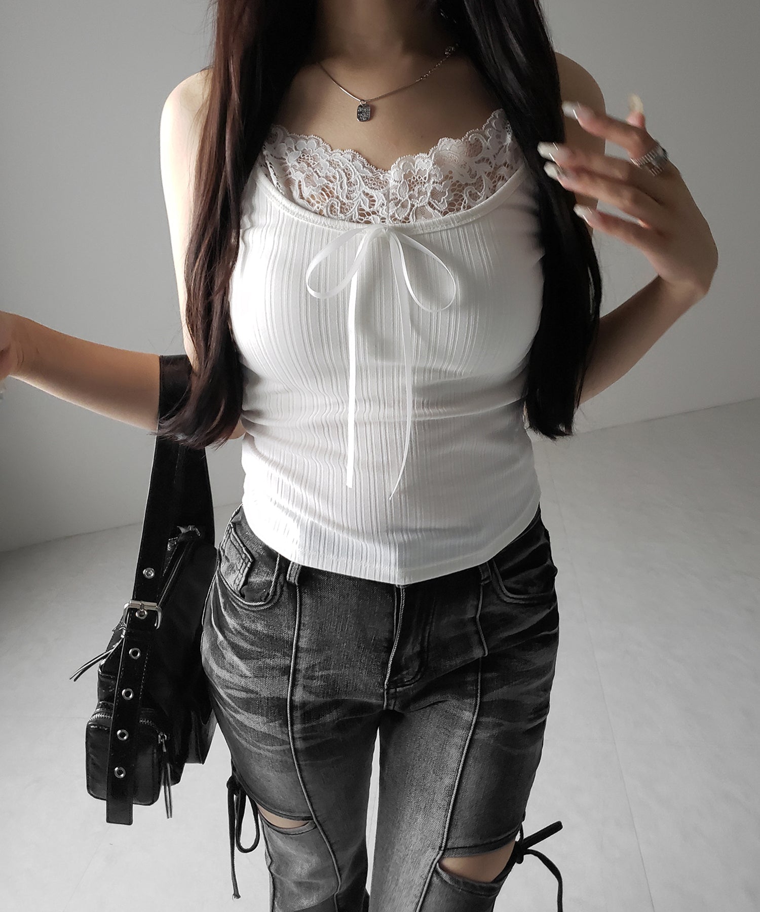 【 ３color ／ カップ付き 】フロントリボンレースドッキングキャミソール ／front ribbon lace docking camisole