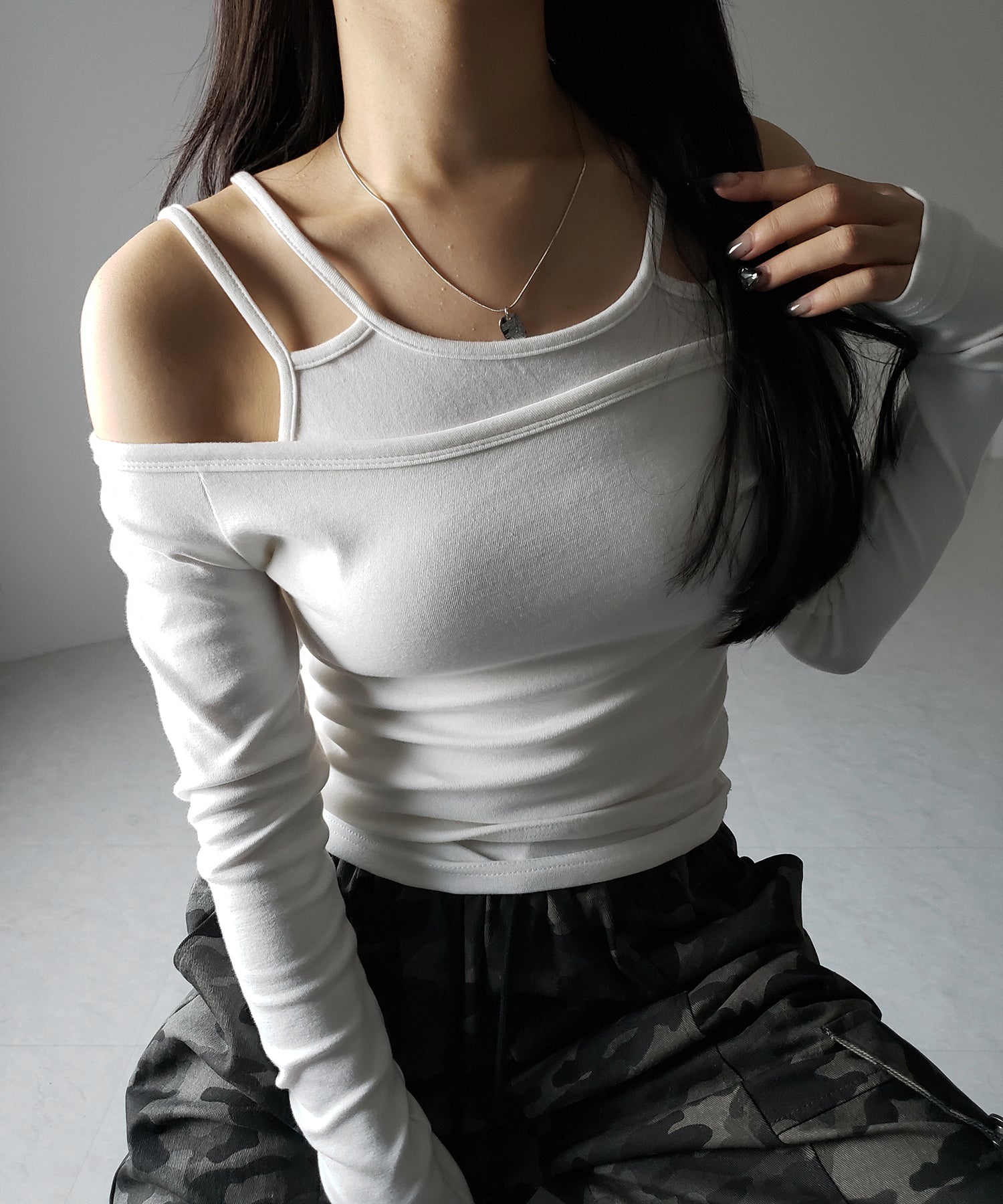 【 ２color 】レイヤードダブルストラップオフショルトップス ／ layerd double strap off shoulder tops