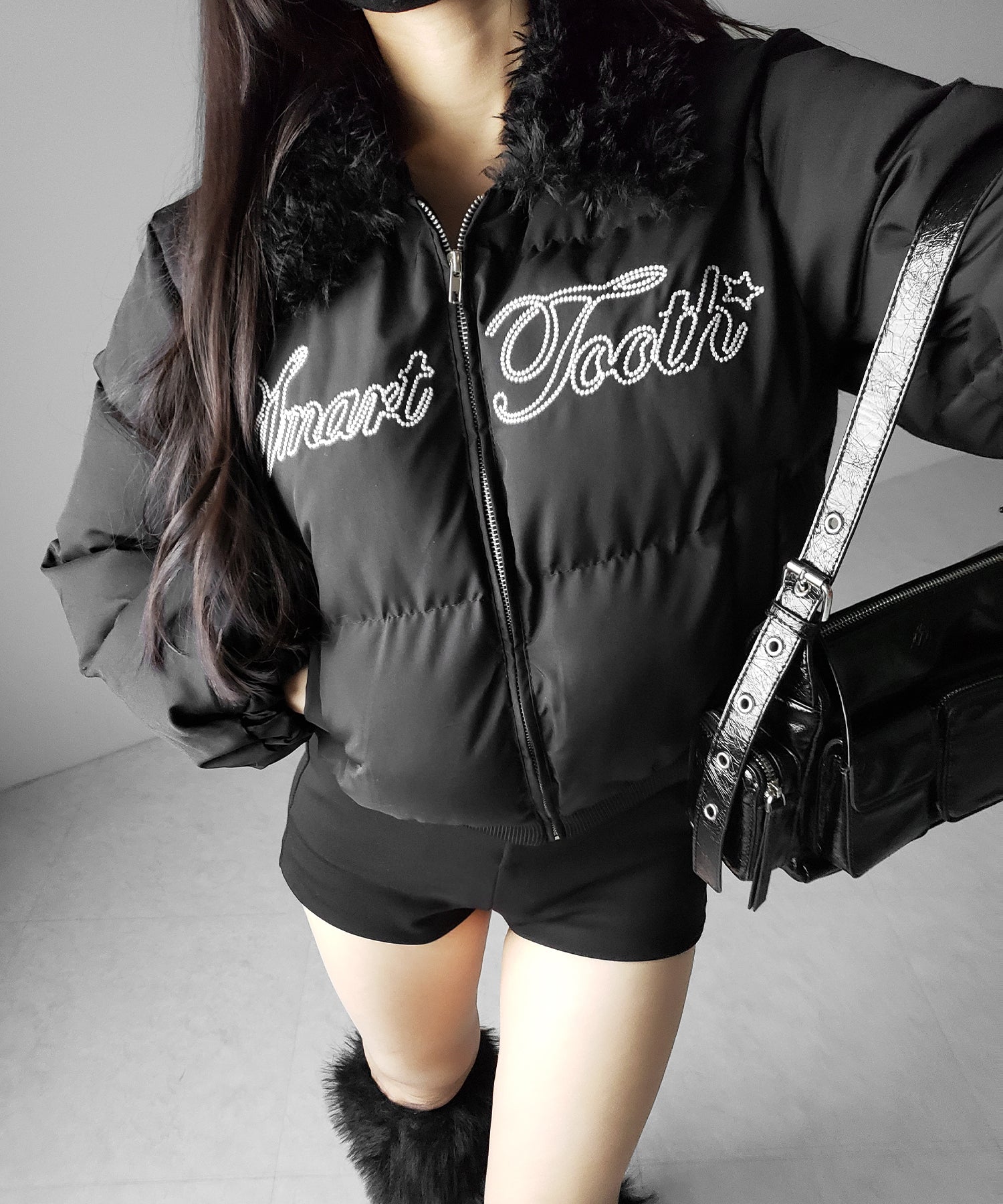 レタリングロゴ刺繍ショートパフダウンジャケット ／ lettering logo embroidery short puffer jacket