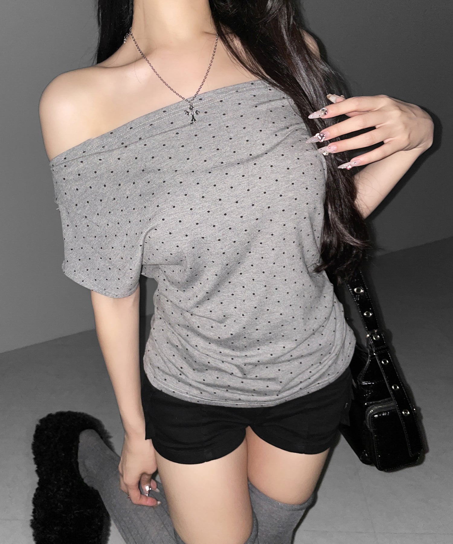 オフショルタックドレープドットＴシャツ ／ off shoulder tack drape shortsleeve dot T-shirts