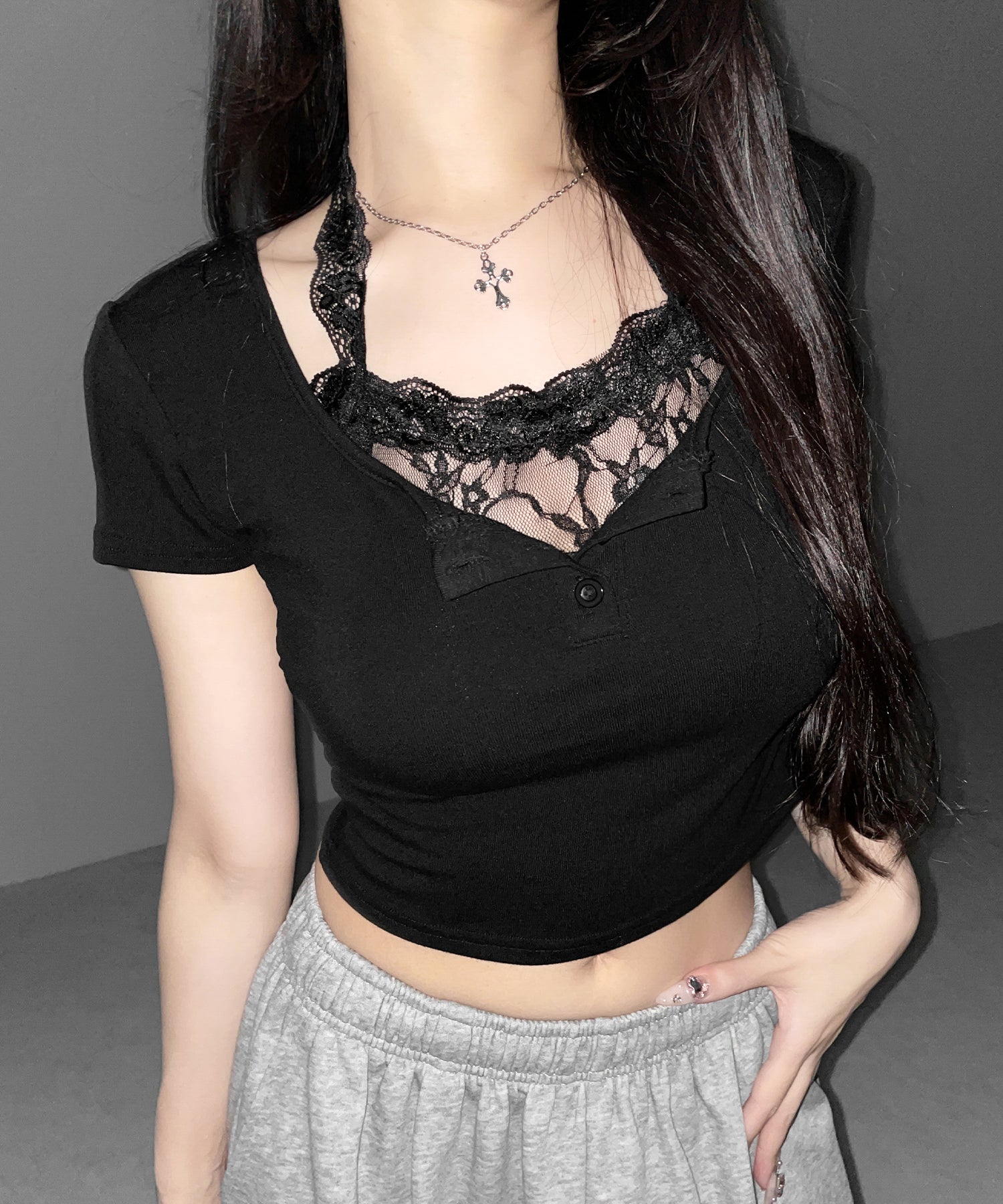 レースレイヤードホルターヘンリーネック半袖Ｔシャツ ／ lace layered halter henley neck short sleeve T-shirt