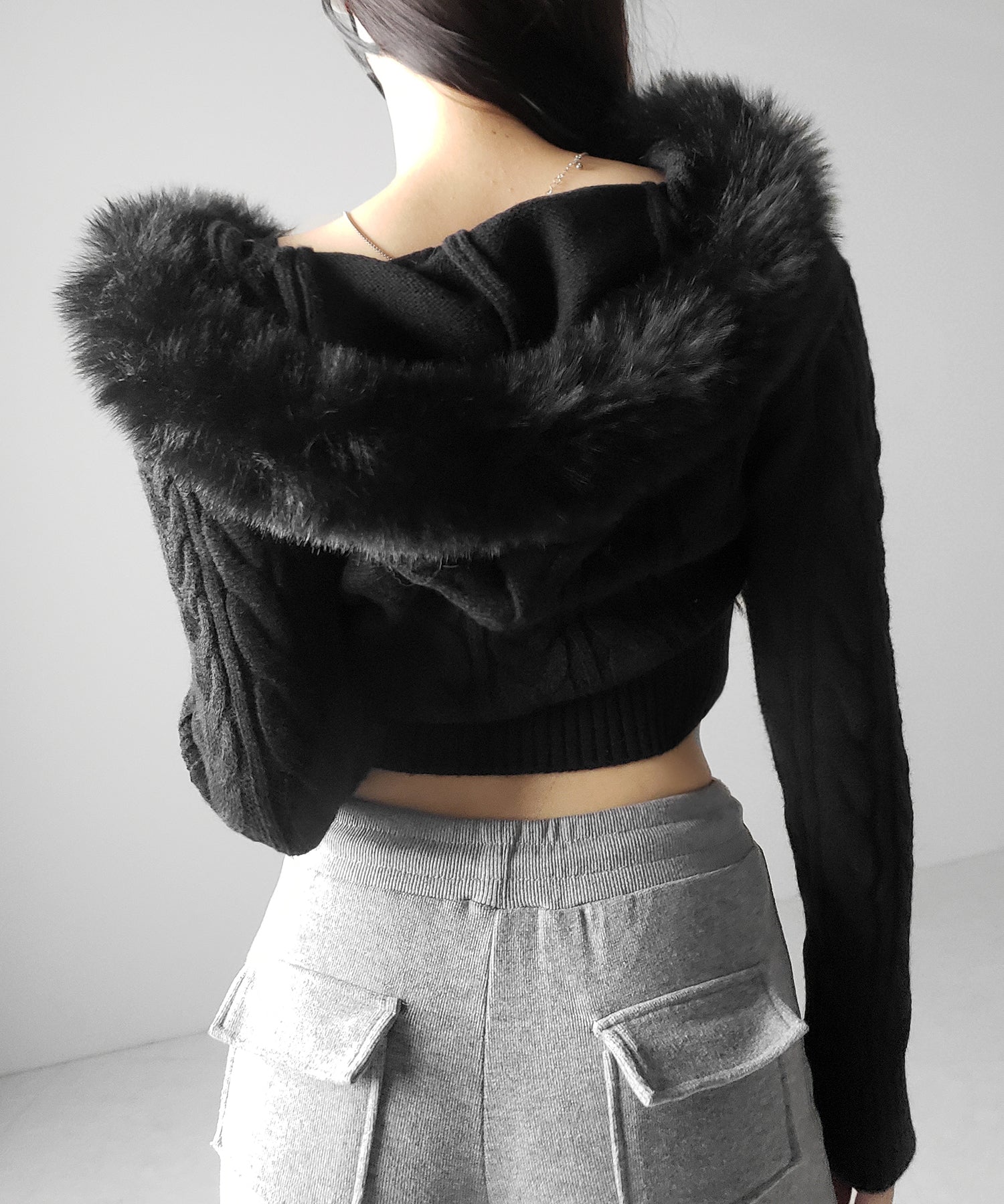 ファーフーディダブルジップショートニットパーカー ／ Fur hooded double zip short knit hoodie