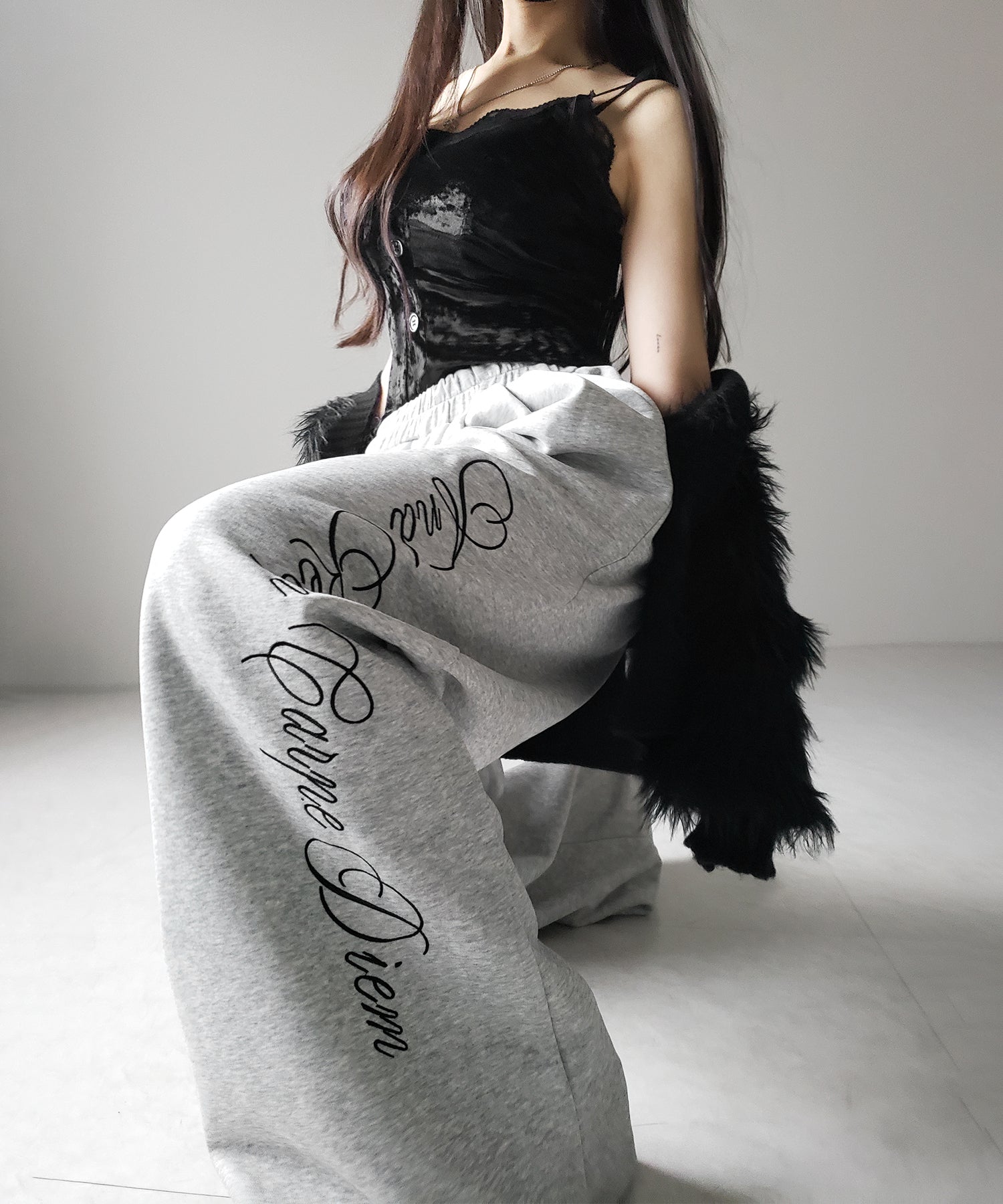 レタリングロゴ刺繍ワイドスウェットパンツ ／ lettering logo embroidery wide sweatpants