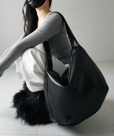 【 ２WAY ／ A4収納可 】ハトメデザインベルテッドワンハンドルショルダーバッグ ／ Eyelet design belted onehandle shoulder bag