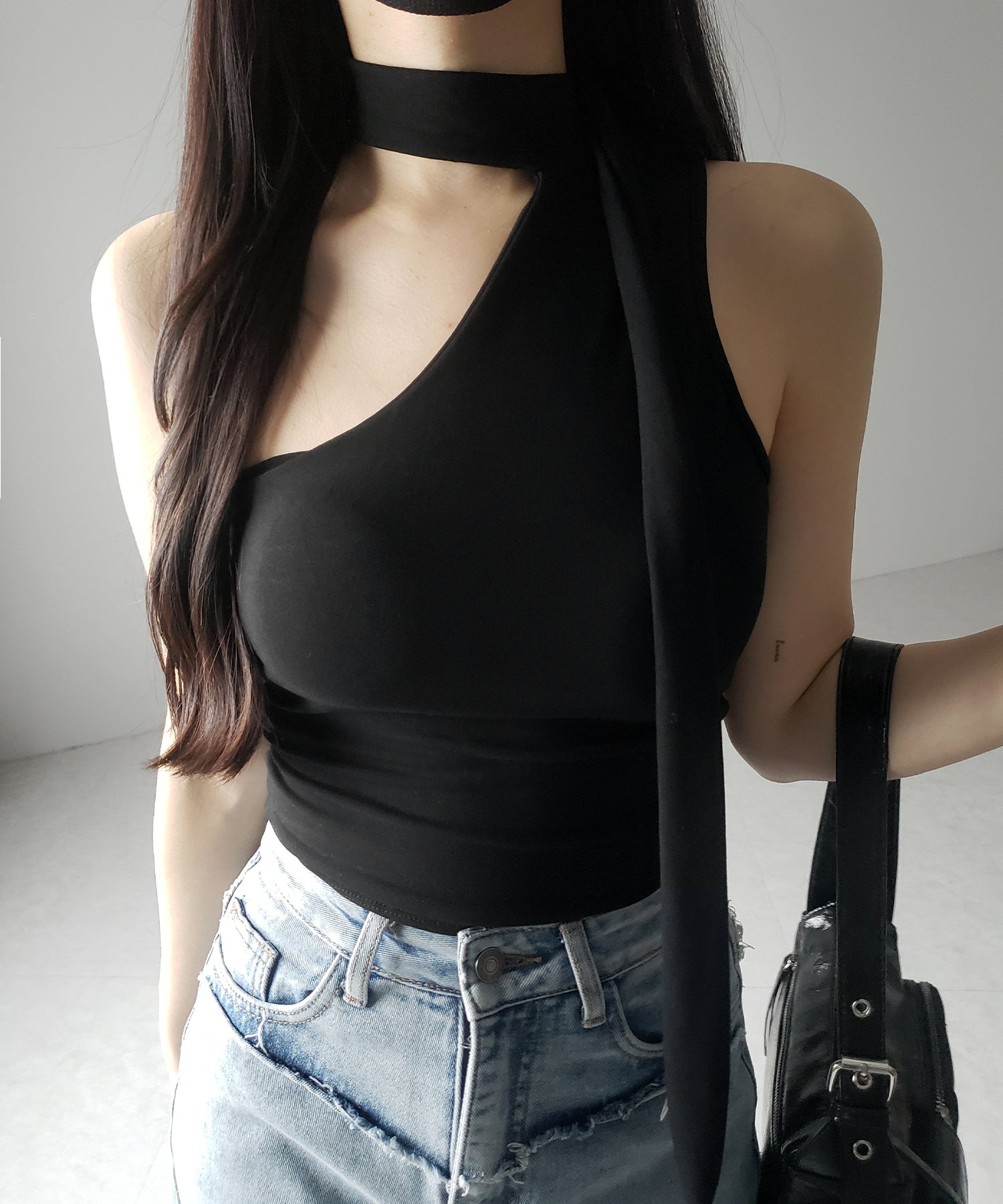 【 ３color ／ カップ付 】チョーカータイアシンメトリーワンショルキャミソール ／ choker tie asymmetry one-shoulder camisole