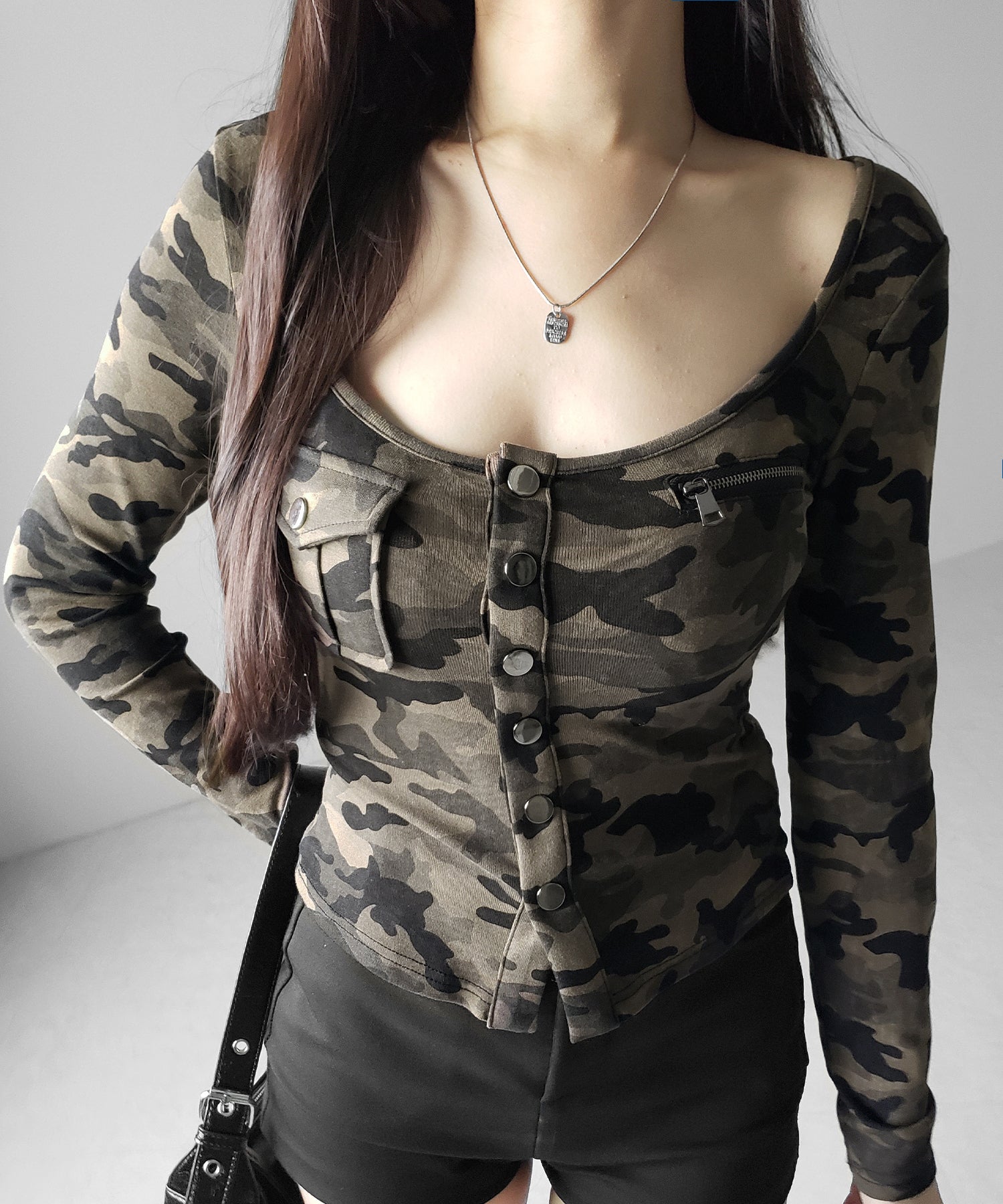 カモフラアウトポケットスクエアネック長袖スリムTシャツ ／ 　camouflage out pocket square neck long sleeve slim T-shirt