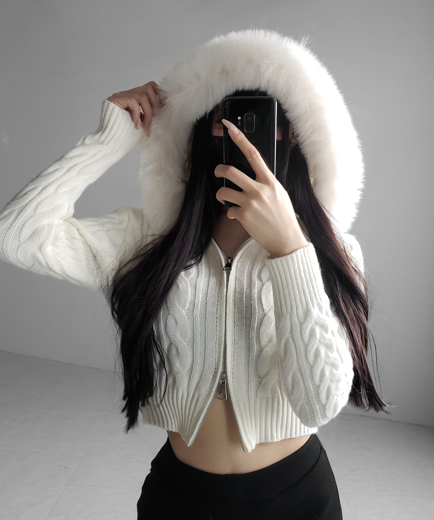 ファーフーディダブルジップショートニットパーカー ／ Fur hooded double zip short knit hoodie