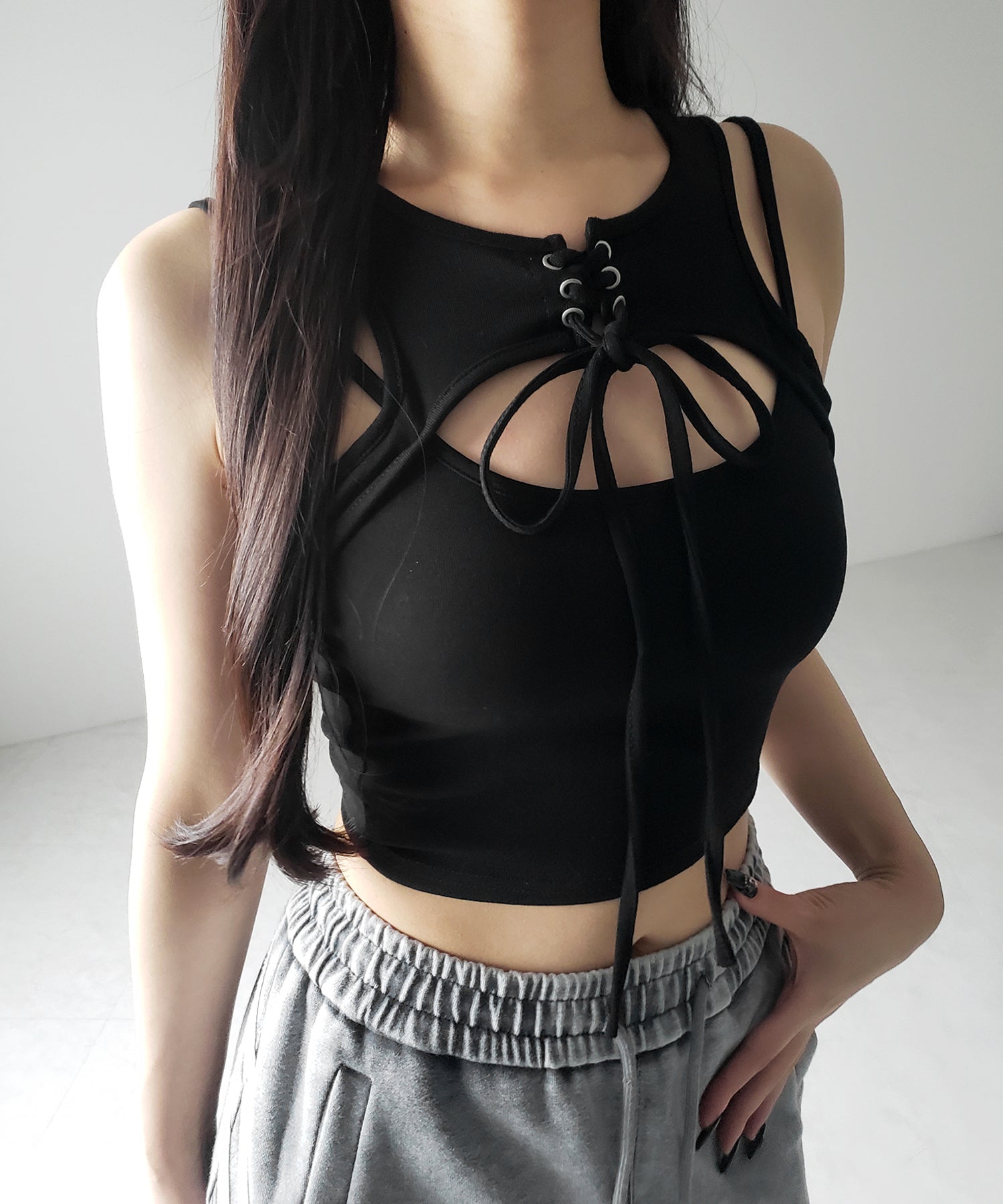 【 ２color 】レースアップリボンカットアウトリブショートタンク ／ laceup ribbon cutout rib short tank