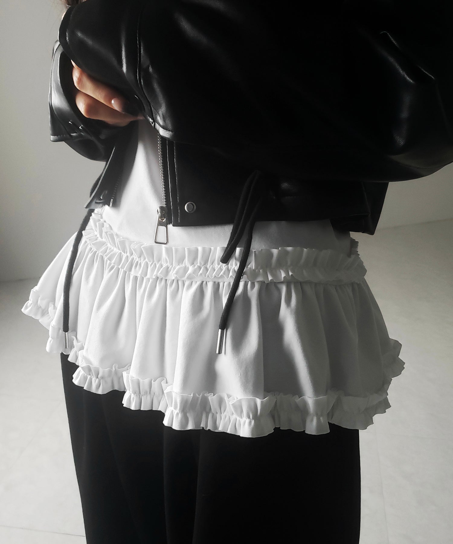 【 ３color 】裾フリルレイヤード長袖トップス ／ hem frill layered long sleeve tops