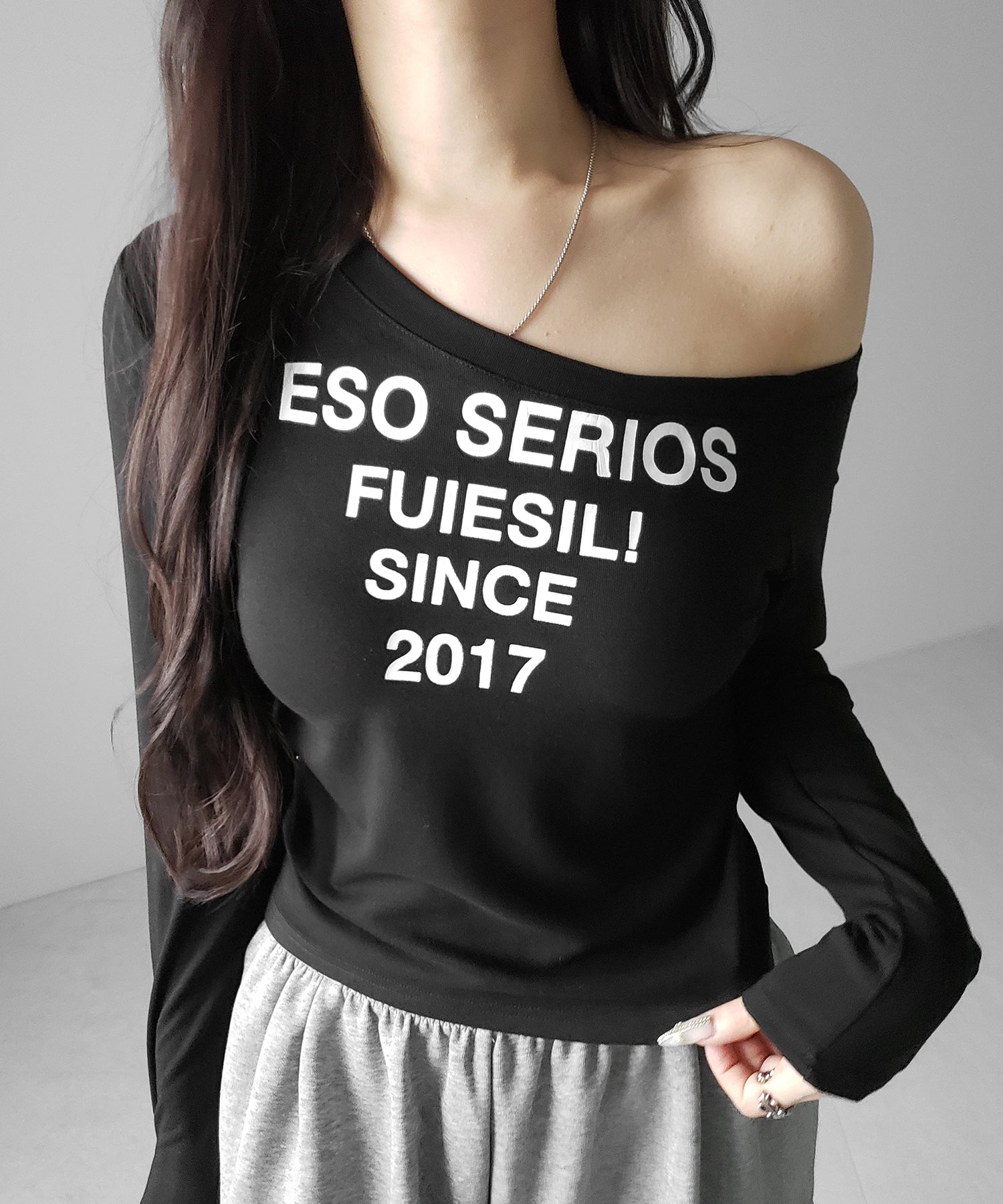 コンパクトロゴワンショルルーズロンT ／ compact logo one-Shoulder loose long-sleeve T-Shirt